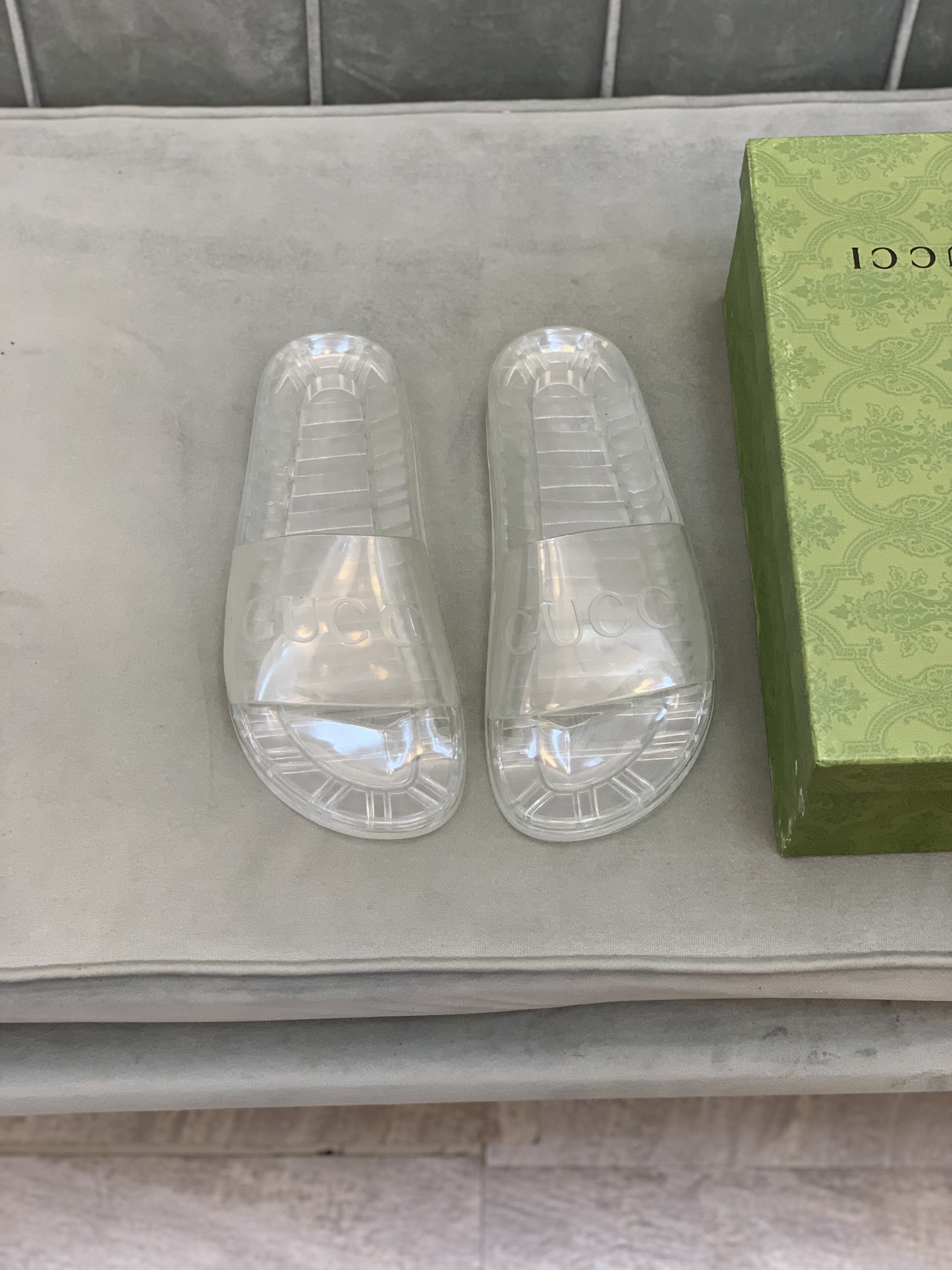 Gucci Slippers 3 - vstockx