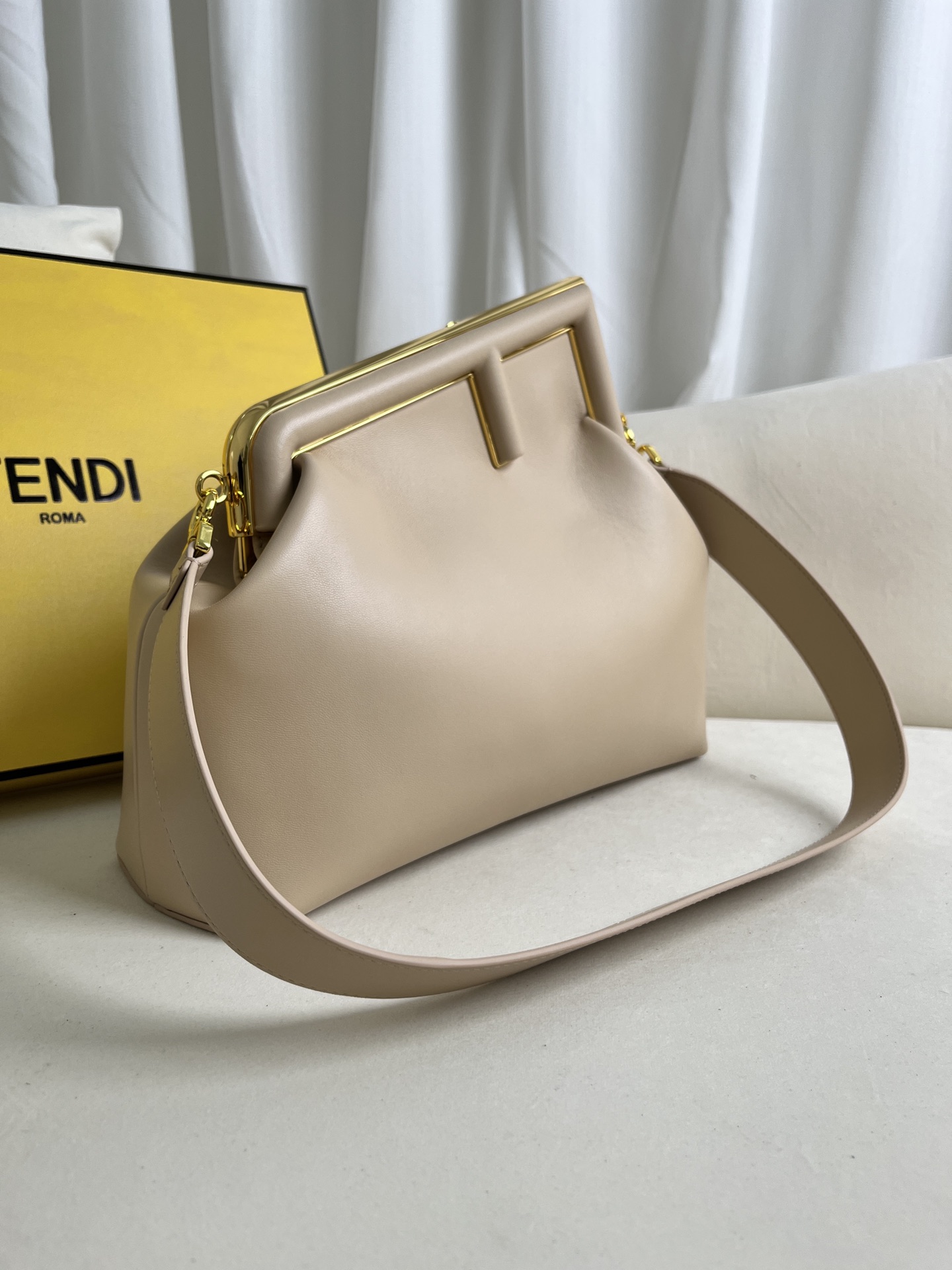 handbags FENDI 209 size:32.5*15*23.5cm - vstockx