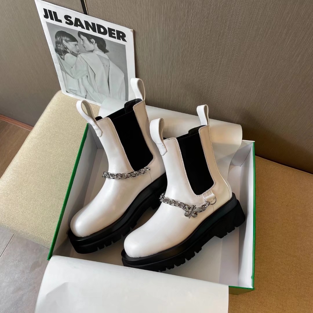 Bottega Veneta Boots 4 - vstockx