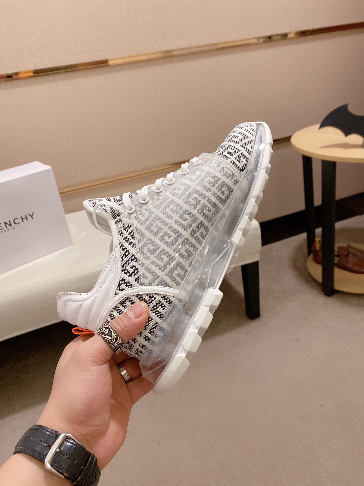 Givenchy Spectre Zip Sneakers 8 - vstockx