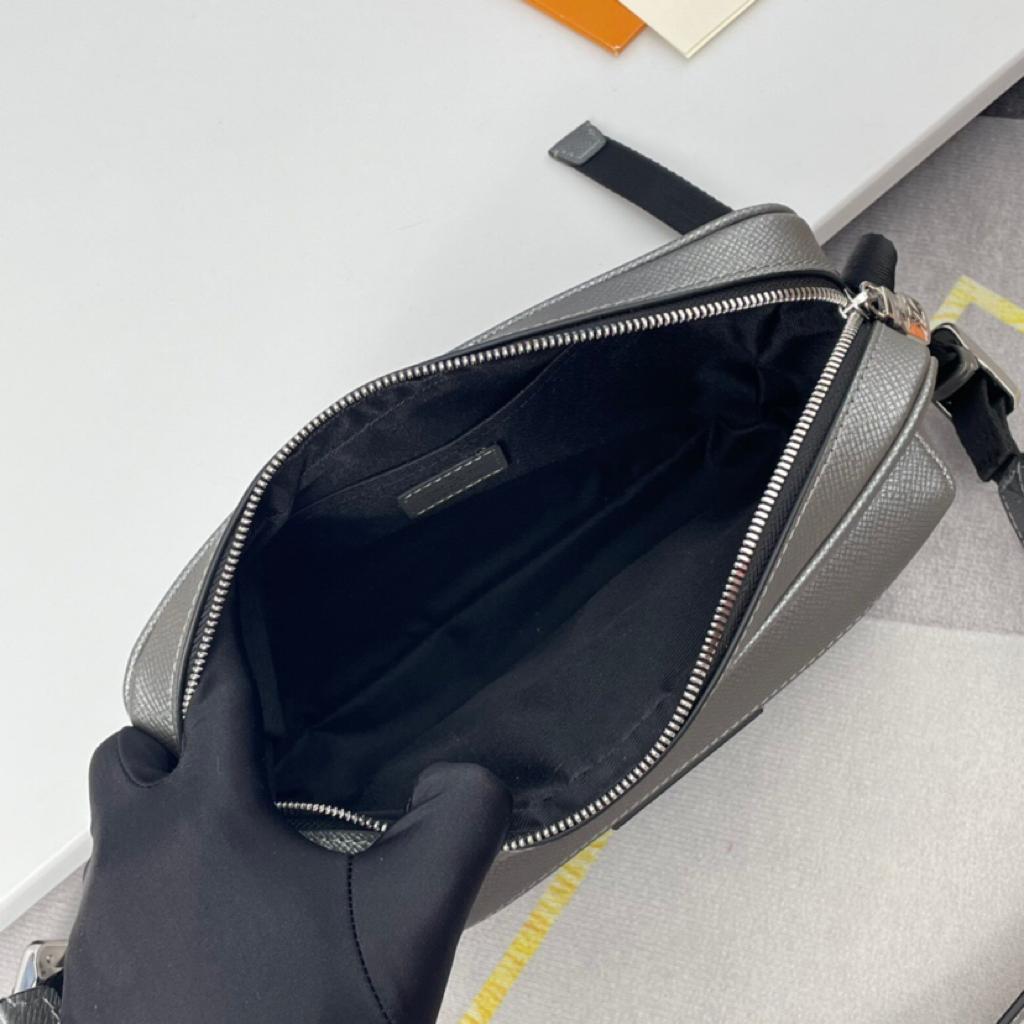 Handbag Louis Vuitton M30830 Outdoor Messenger size 26 x 20 x 10.5 cm - vstockx