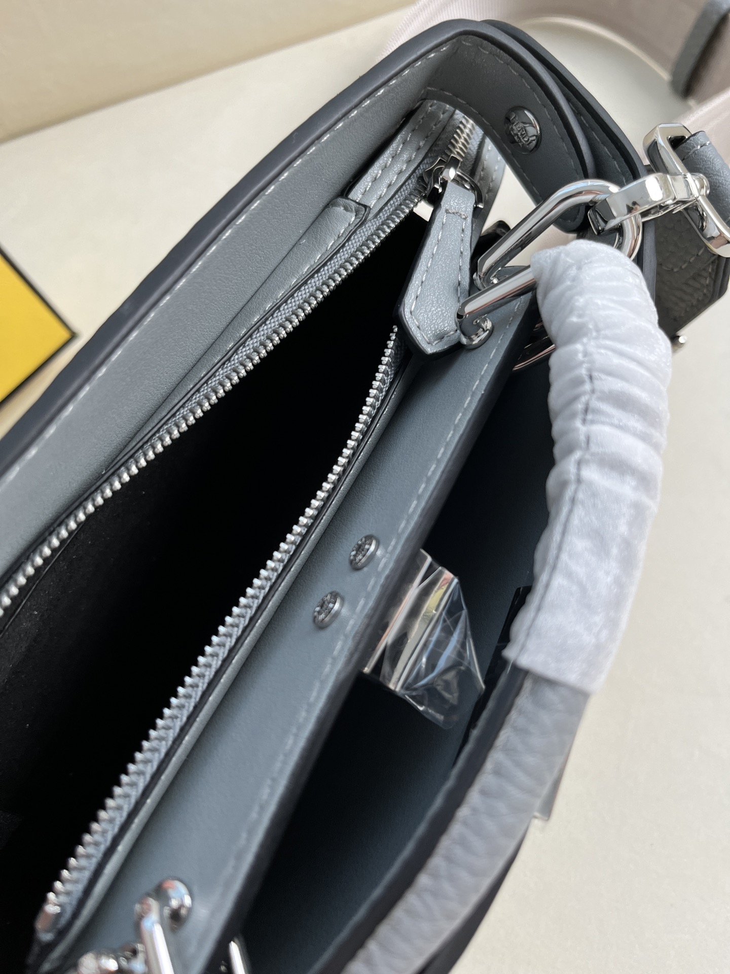 handbags FENDI 8066 size:21cm - vstockx