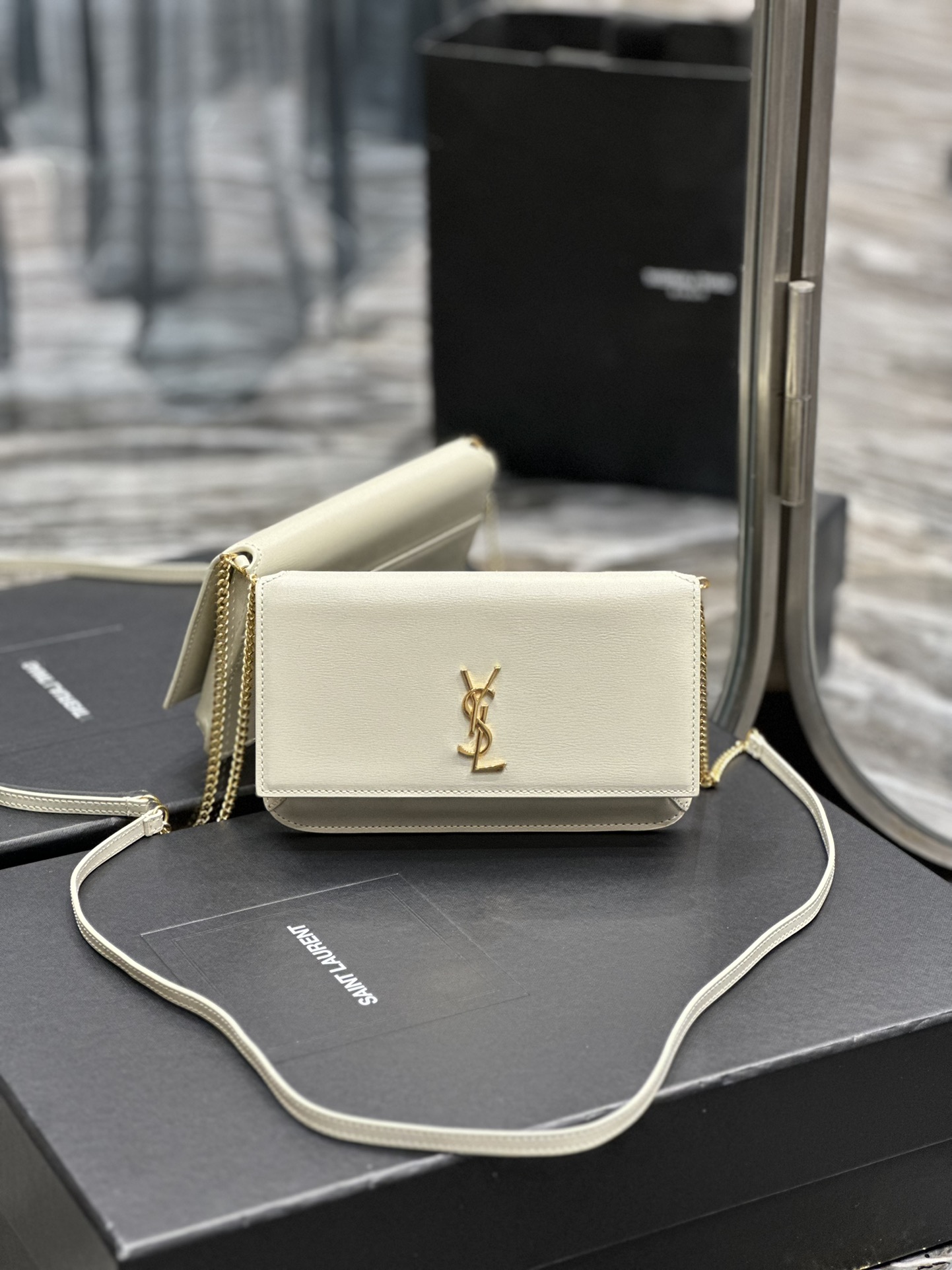 Handbags SAINT LAURENT 635095 size 18x11x2 cm - vstockx