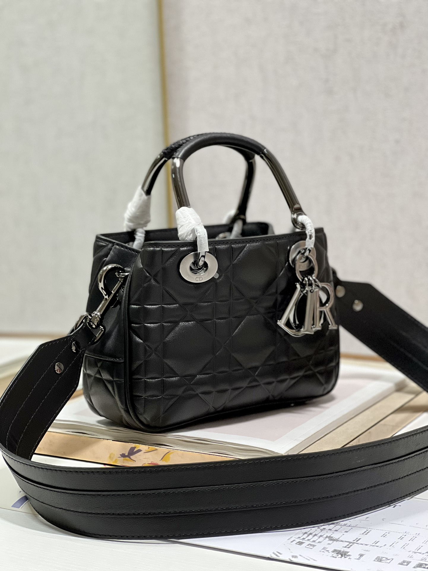 Handbag Dior 1202 size 23  26  8 cm - vstockx