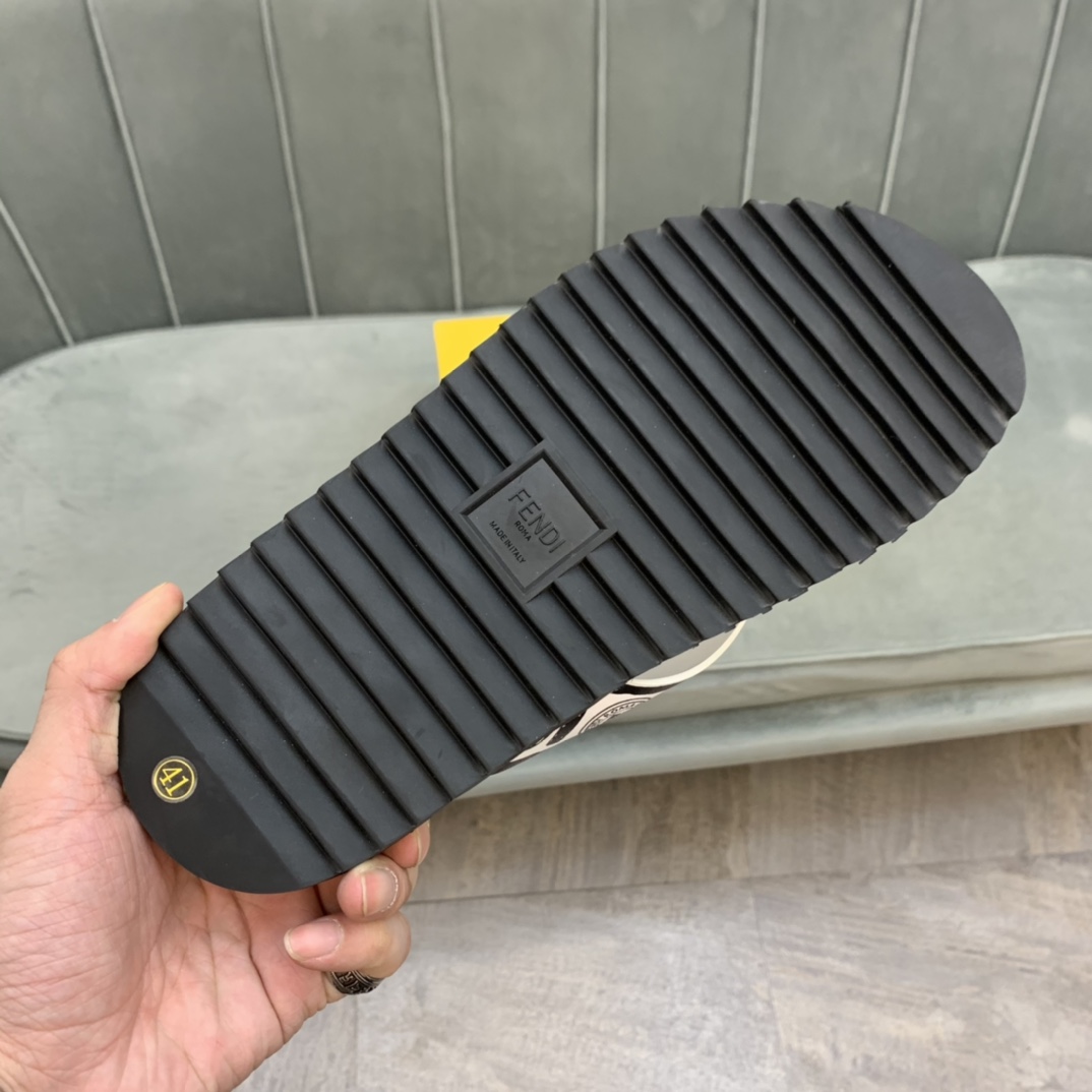 Fendi Slides 11 - vstockx