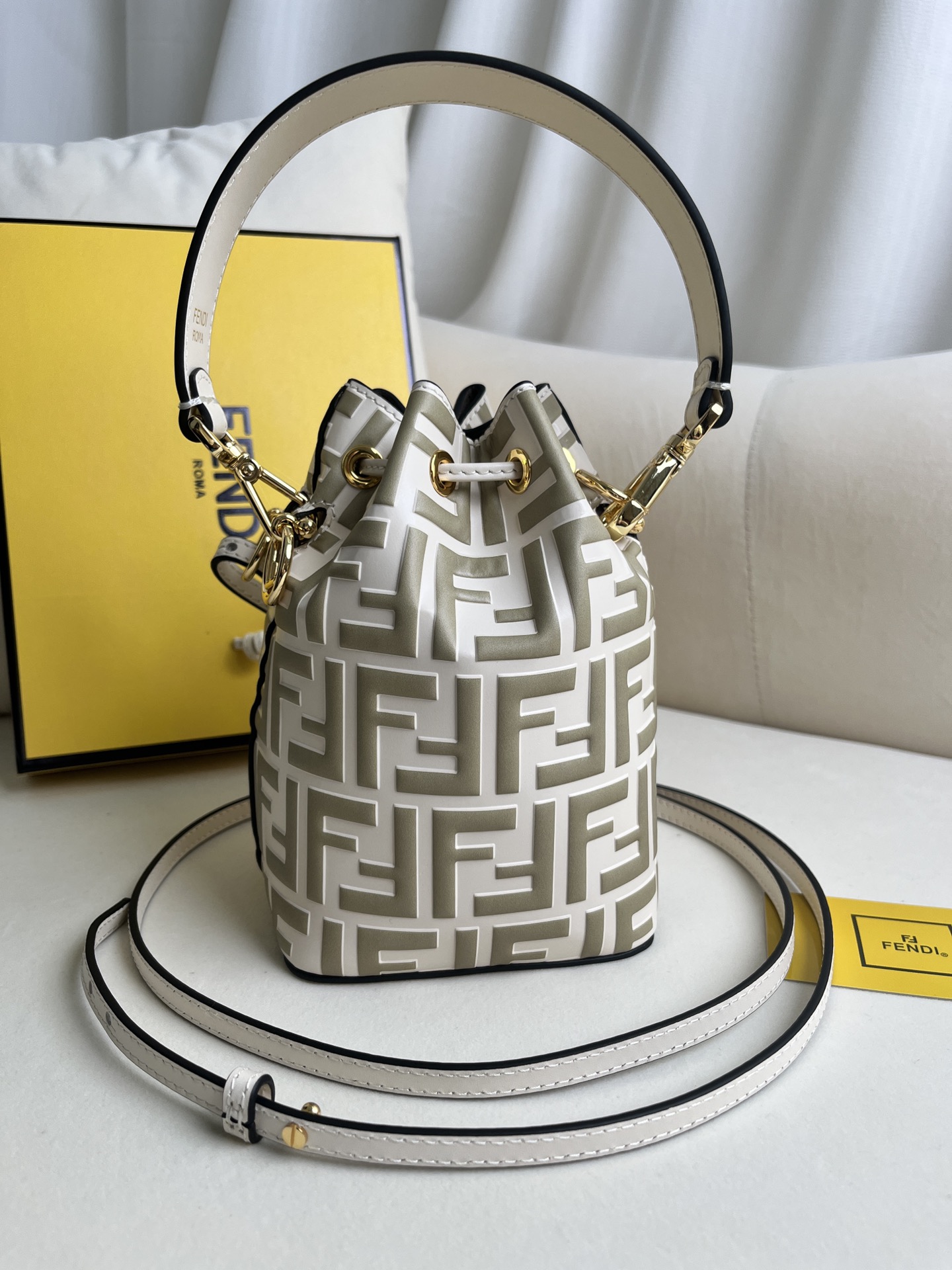 handbags FENDI 226 size:12*18*10cm - vstockx
