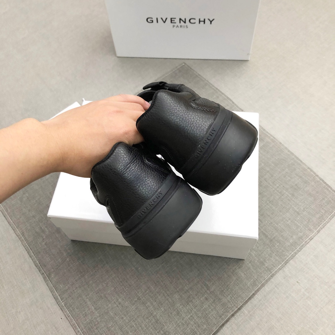 Givenchy Wing Sneakers 5 - vstockx