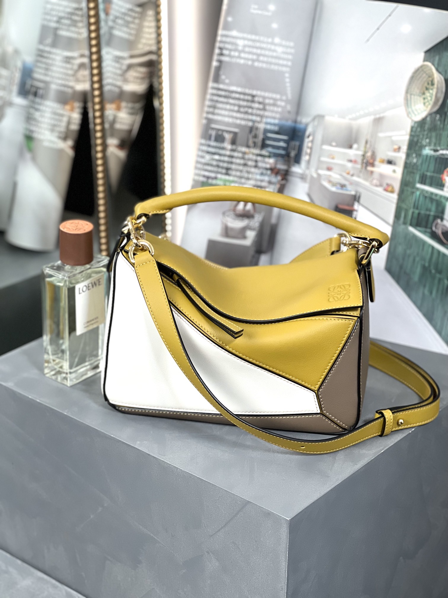 Handbags LOEWE ZP size:2414-11 cm - vstockx