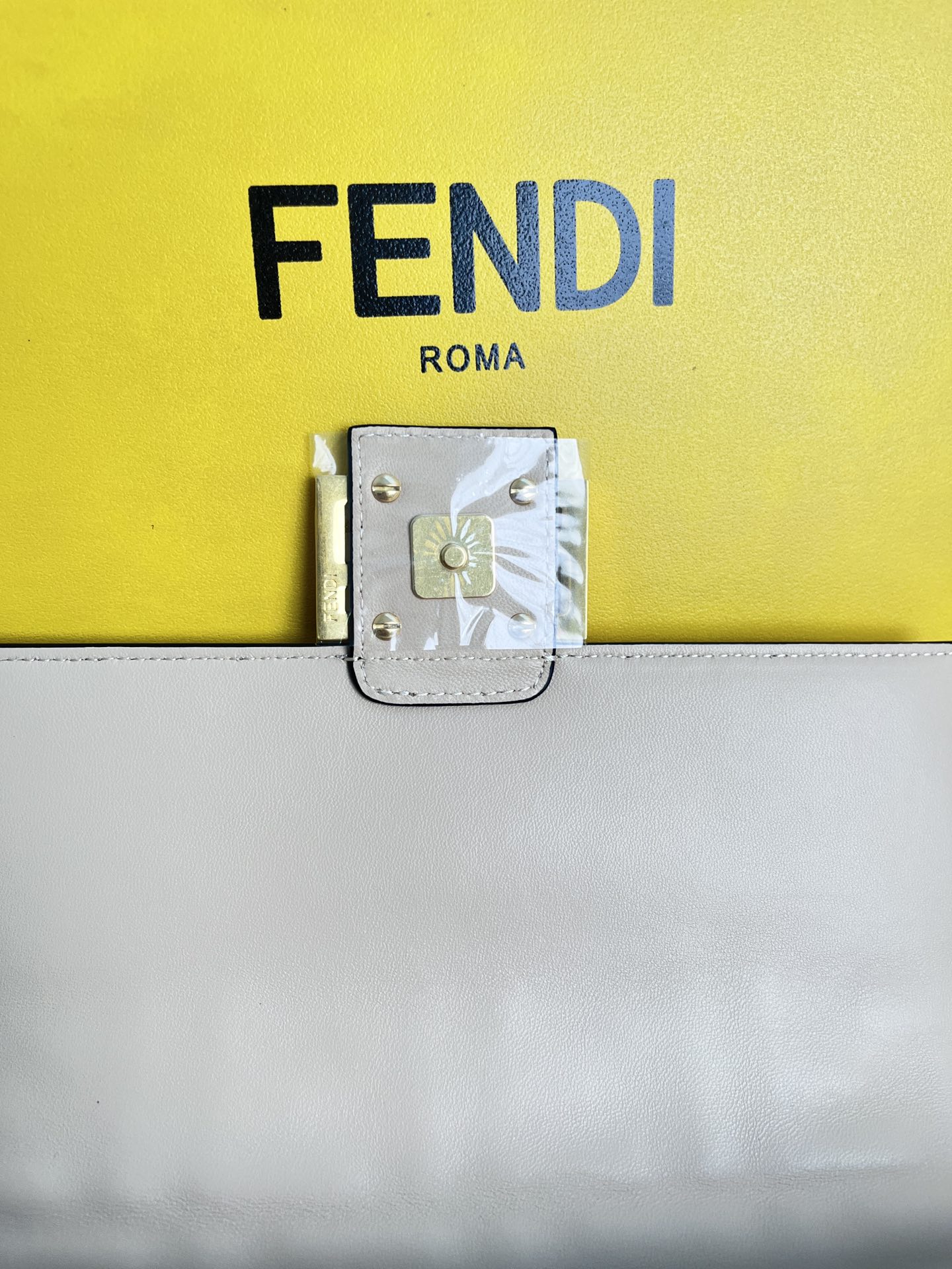 handbags FENDI 211 size:27*15*6cm - vstockx