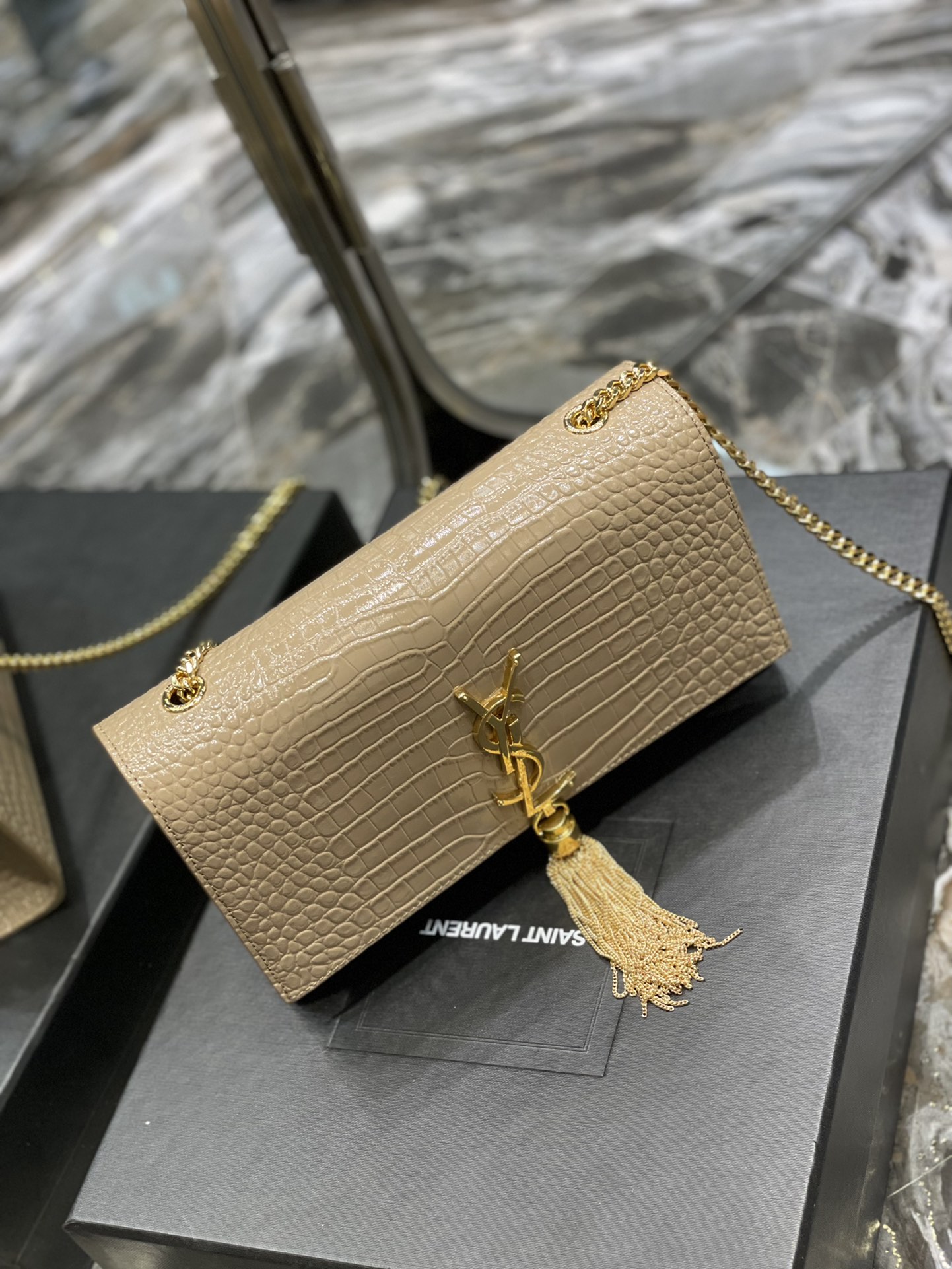 Handbags SAINT LAURENT 354119 size 24x14.5x5 cm - vstockx