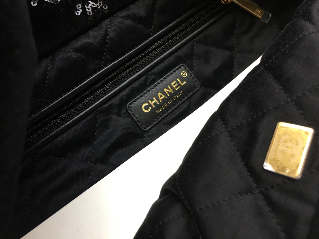 Handbag Chanel size 39*42*8 cm - vstockx