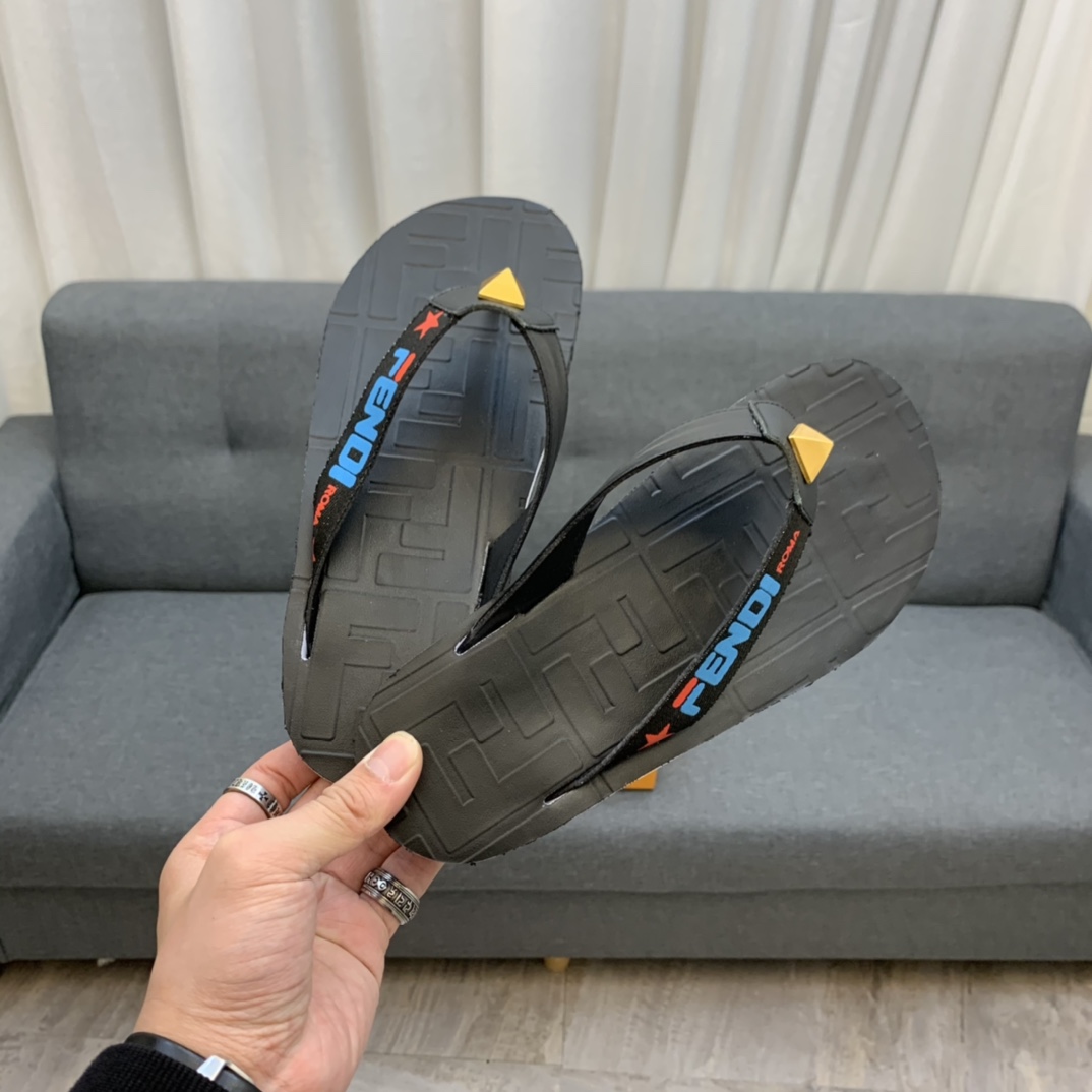 Fendi Slides 24 - vstockx
