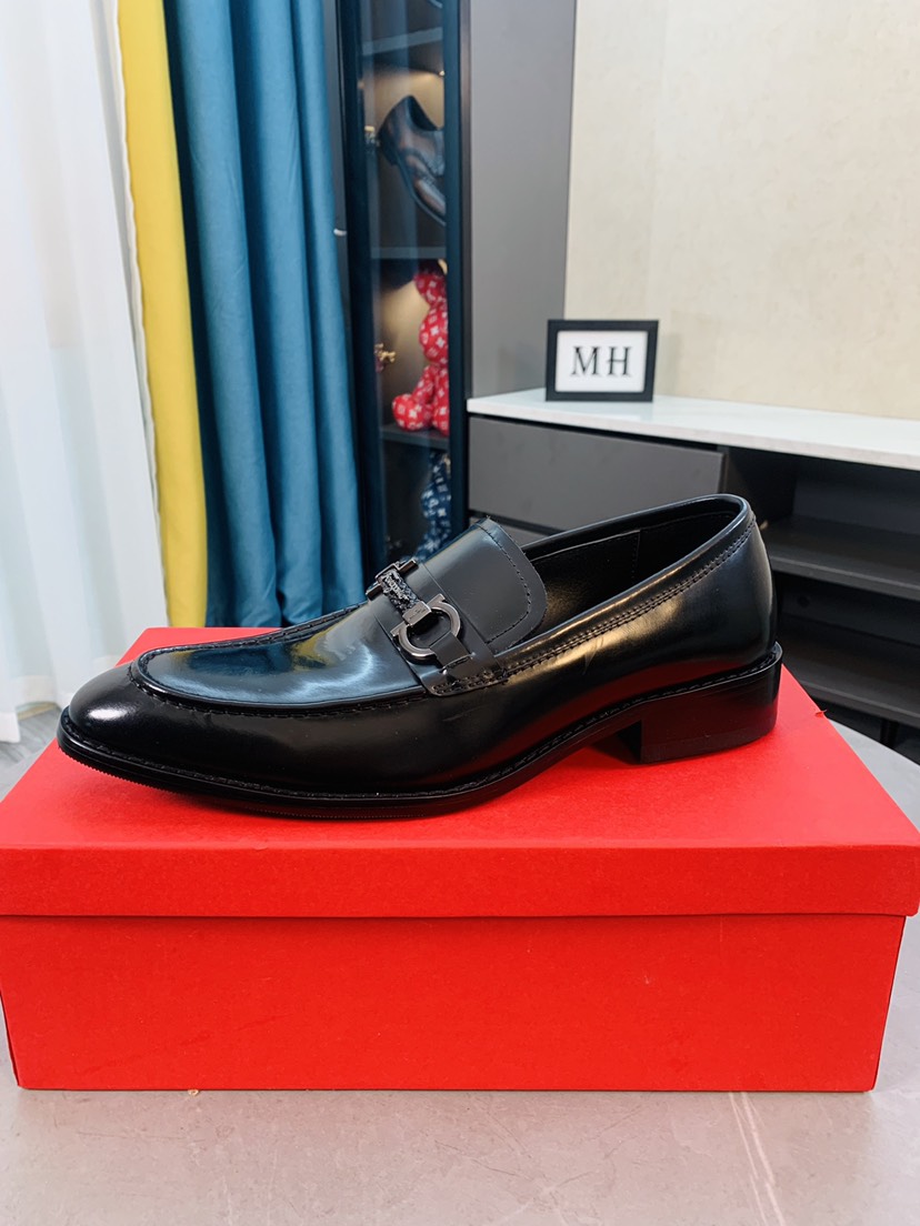 Salvatore Ferragamo Boots 39 - vstockx