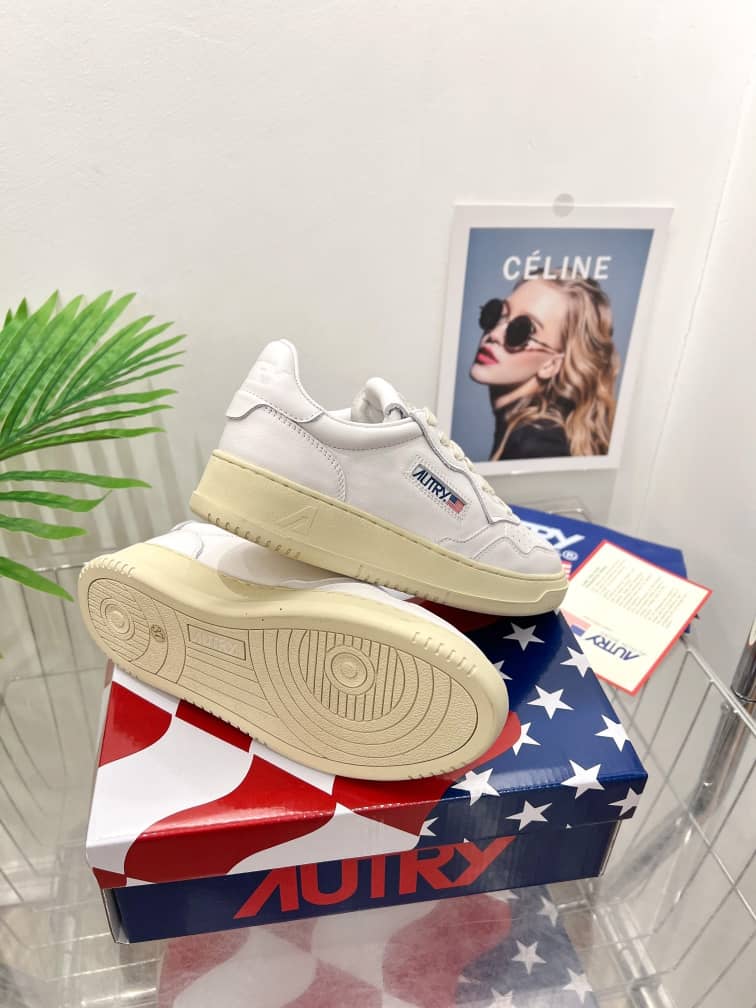 Autry Medalist Leather Low White - vstockx