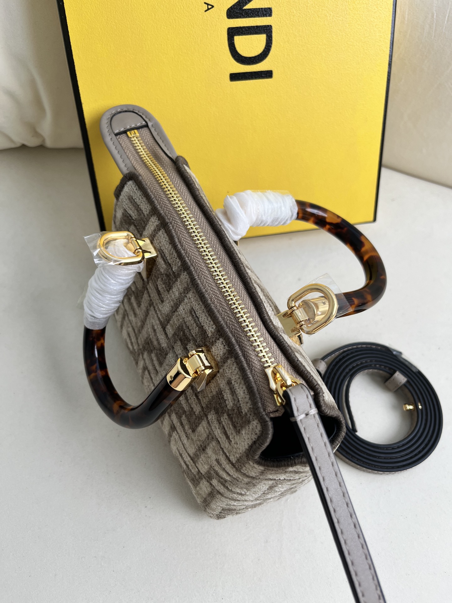 handbags FENDI 228 size:20.5*12*9cm - vstockx