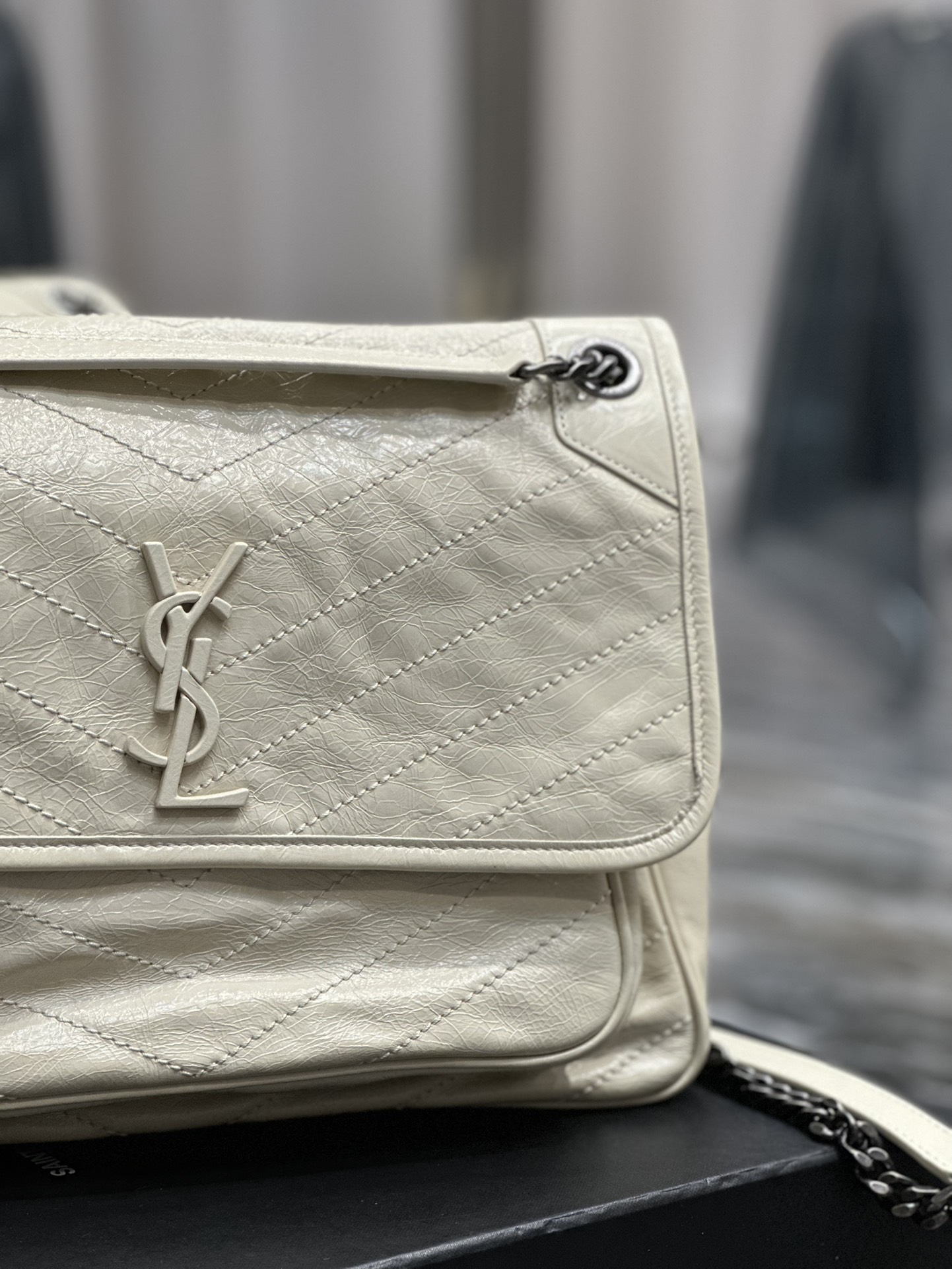 Handbags SAINT LAURENT 498830 size 32x23x9 CM - vstockx