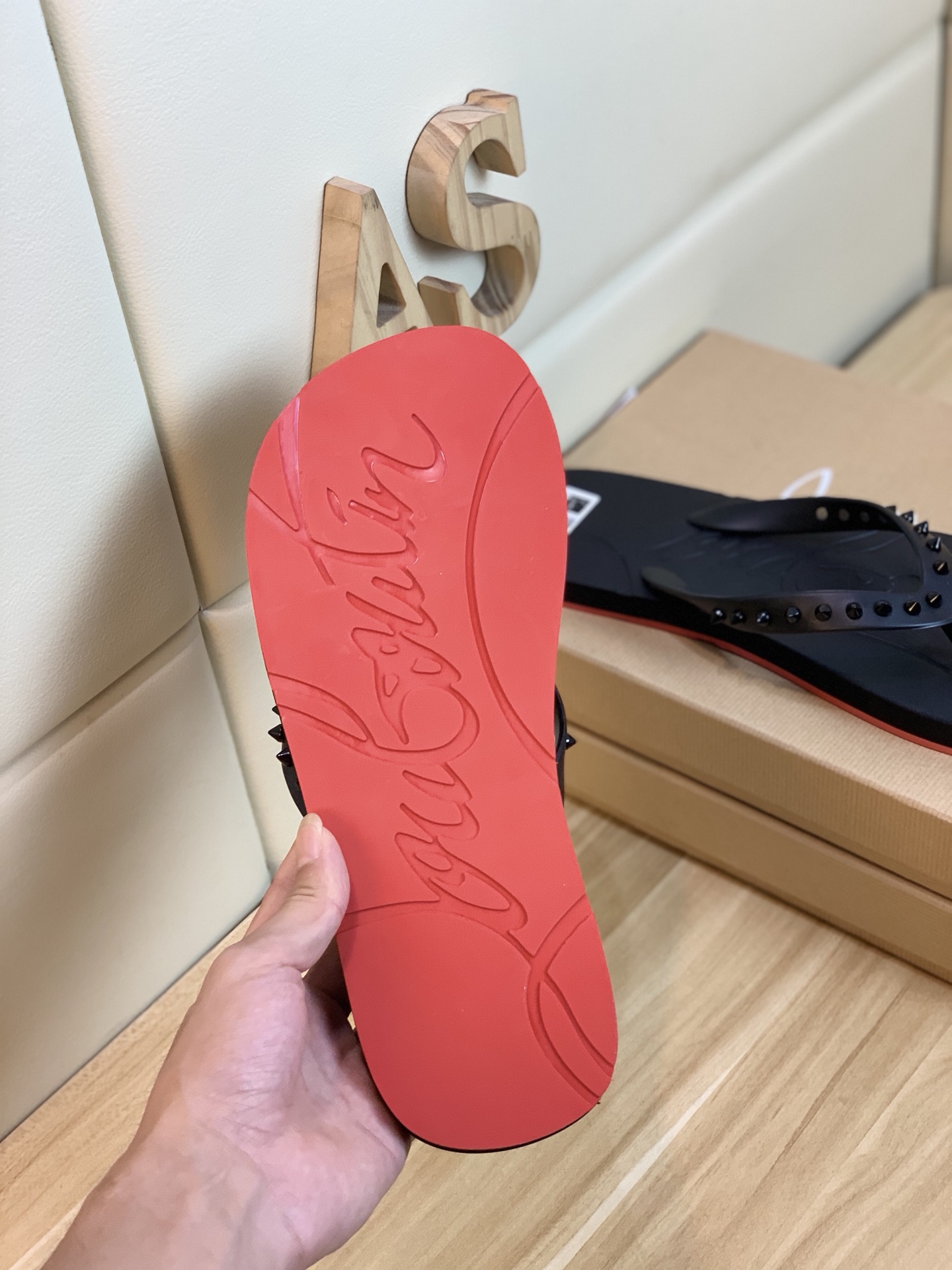 Christian Louboutin Loubi Flip Flat 4 - vstockx