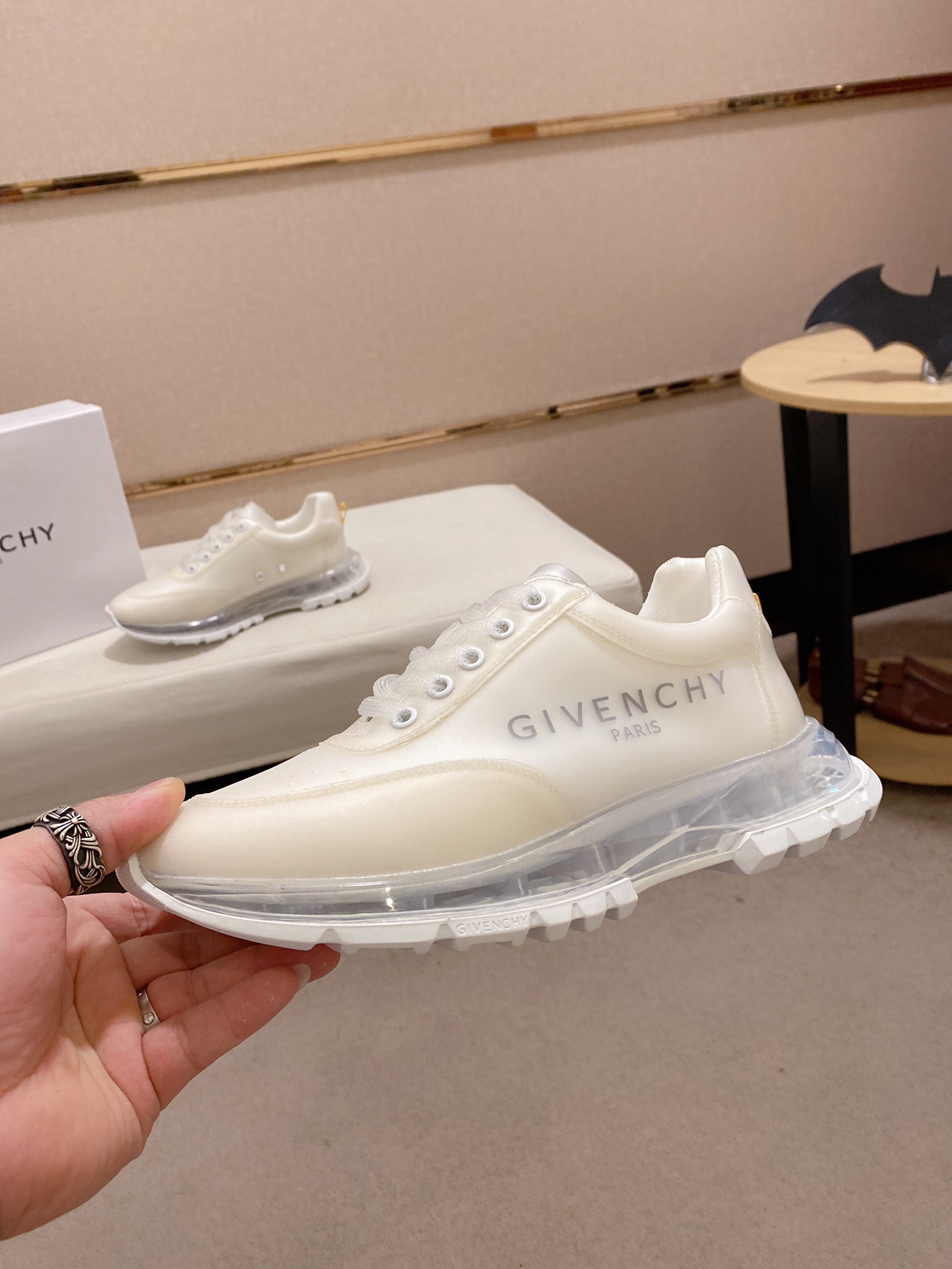 Givenchy Spectre Zip Sneakers 11 - vstockx