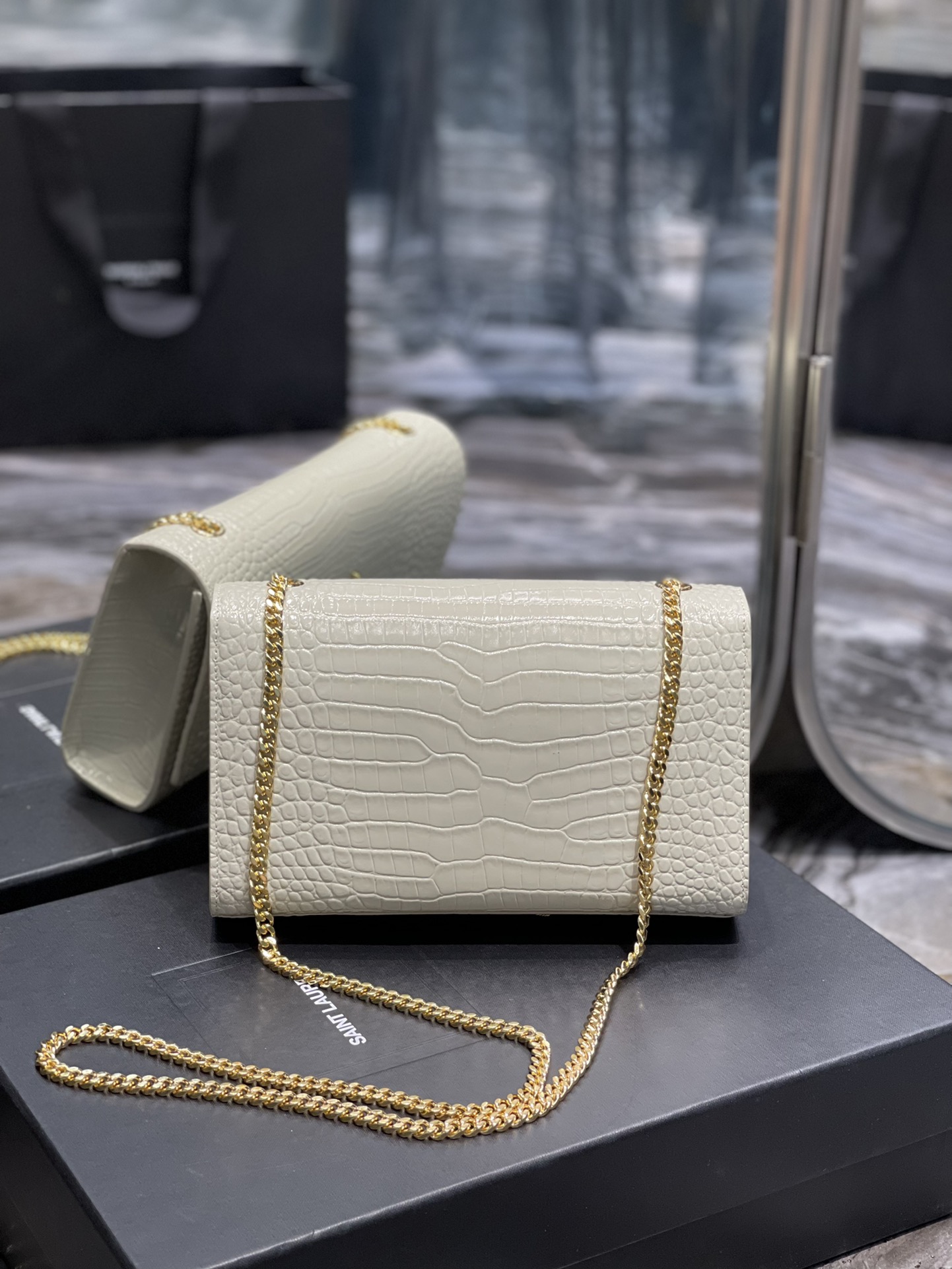 Handbags SAINT LAURENT 354119 size 24x14.5x5 cm - vstockx