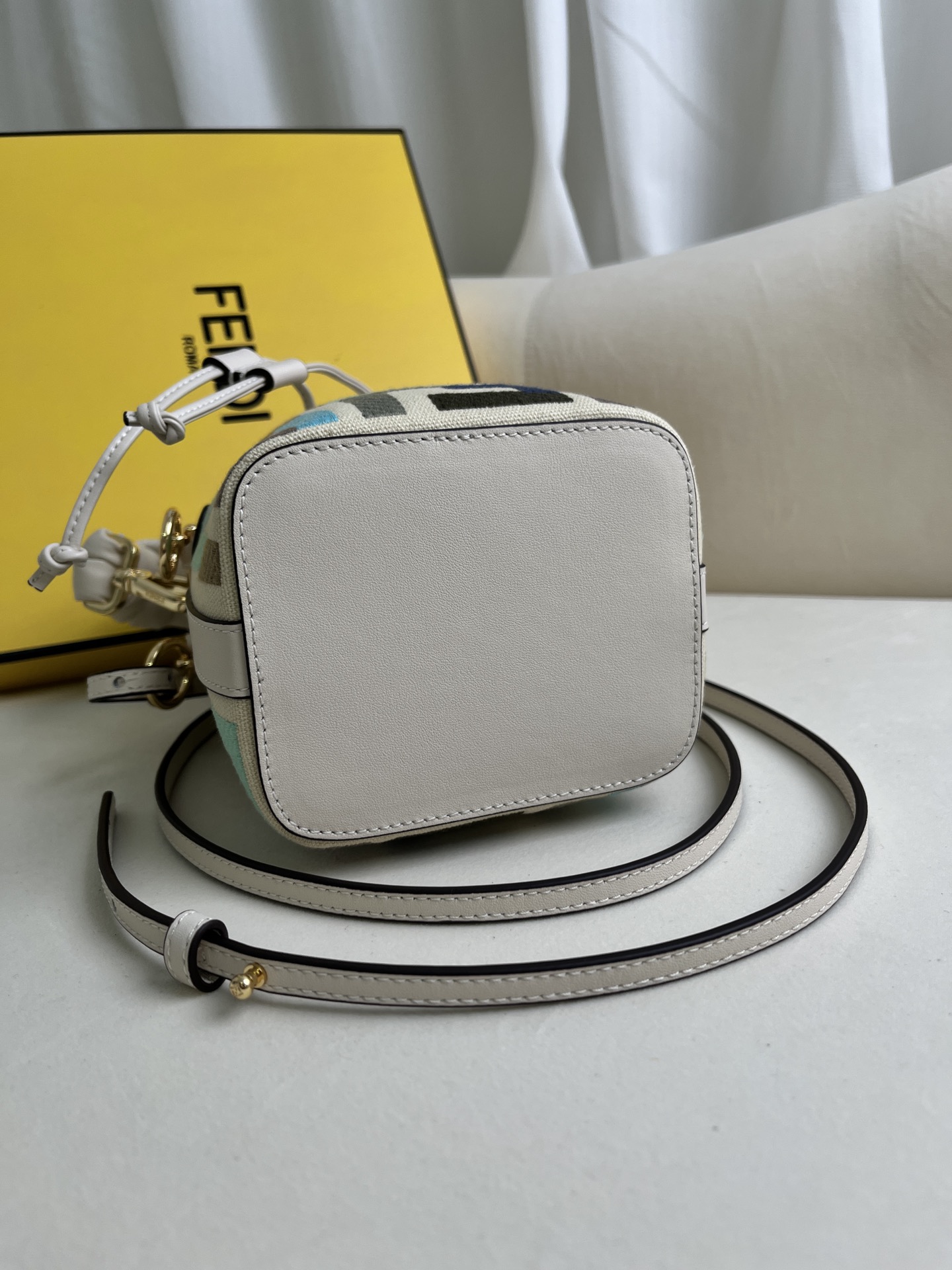 handbags FENDI 038 size:12*18*10cm - vstockx