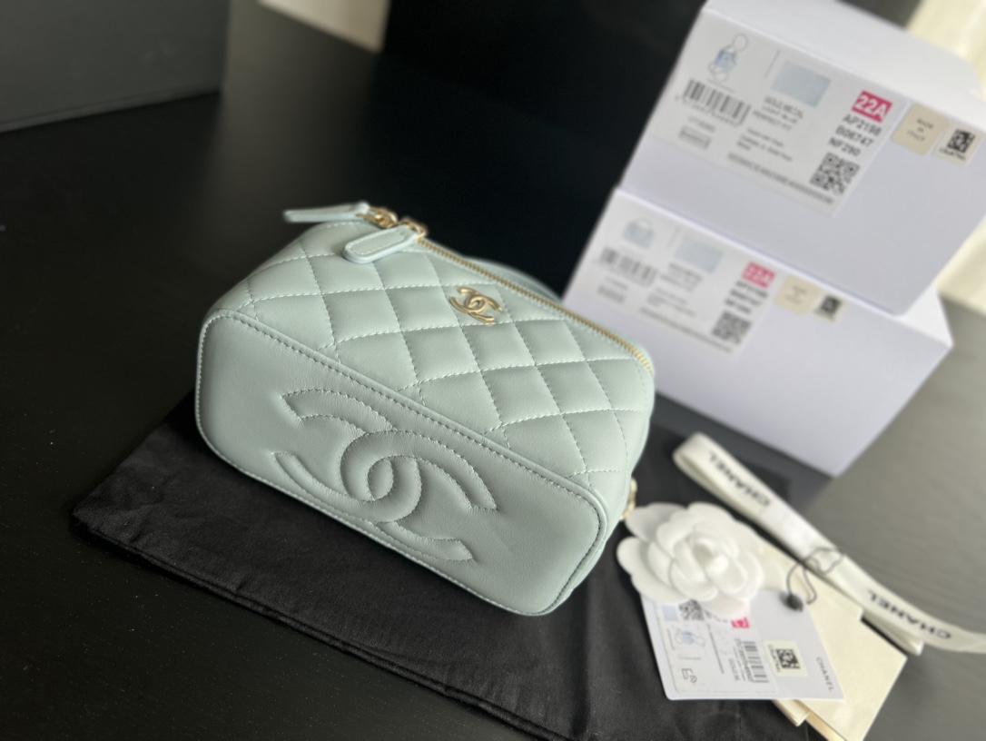 Handbag Chanel AP2199 size 17cmx9.5cmx8 cm - vstockx