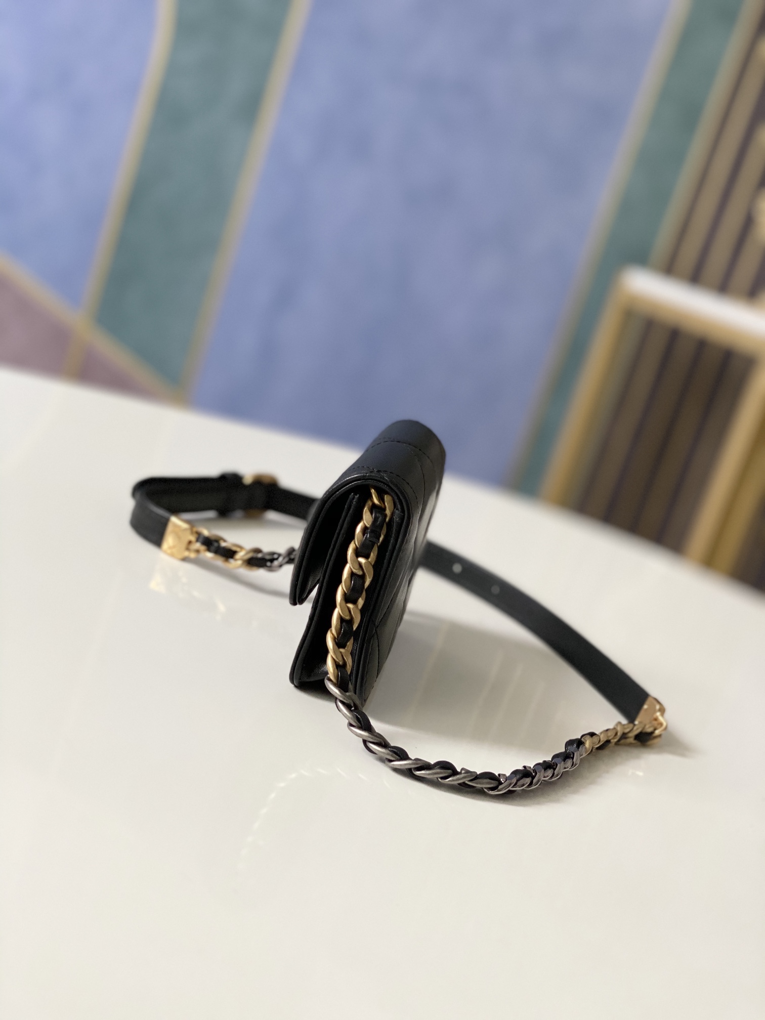 Handbag Chanel 81166 size 12 8.5 2.5 cm - vstockx