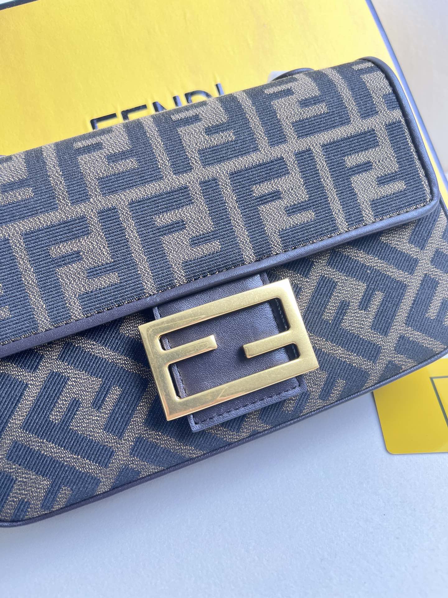handbags FENDI 7001 size:14.5*24*7cm - vstockx