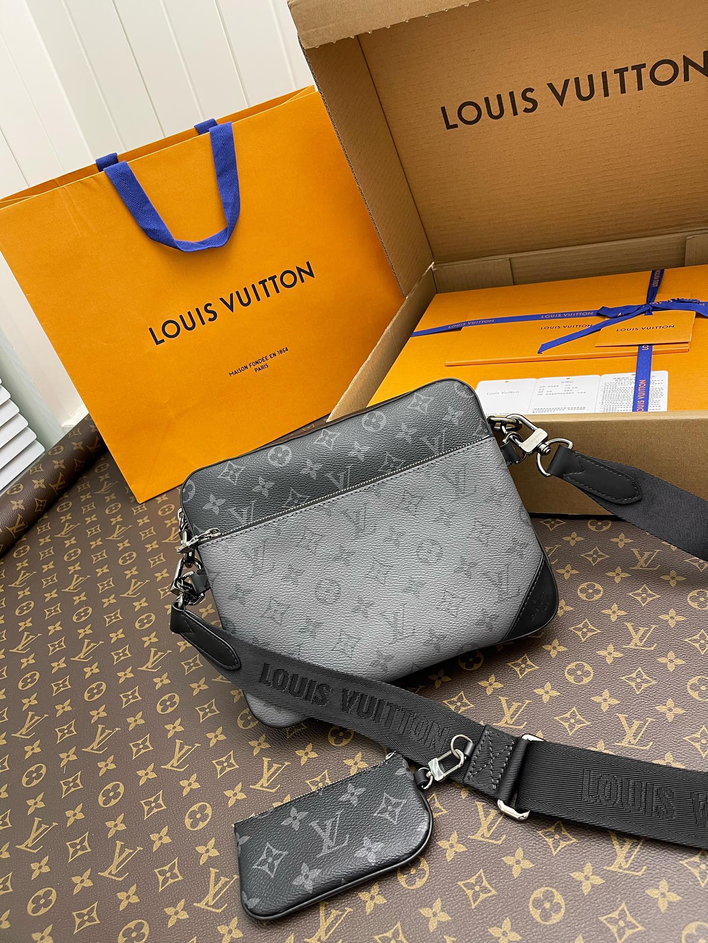 Handbags Louis Vuitton M69443 size:25*18.5*7 cm - vstockx
