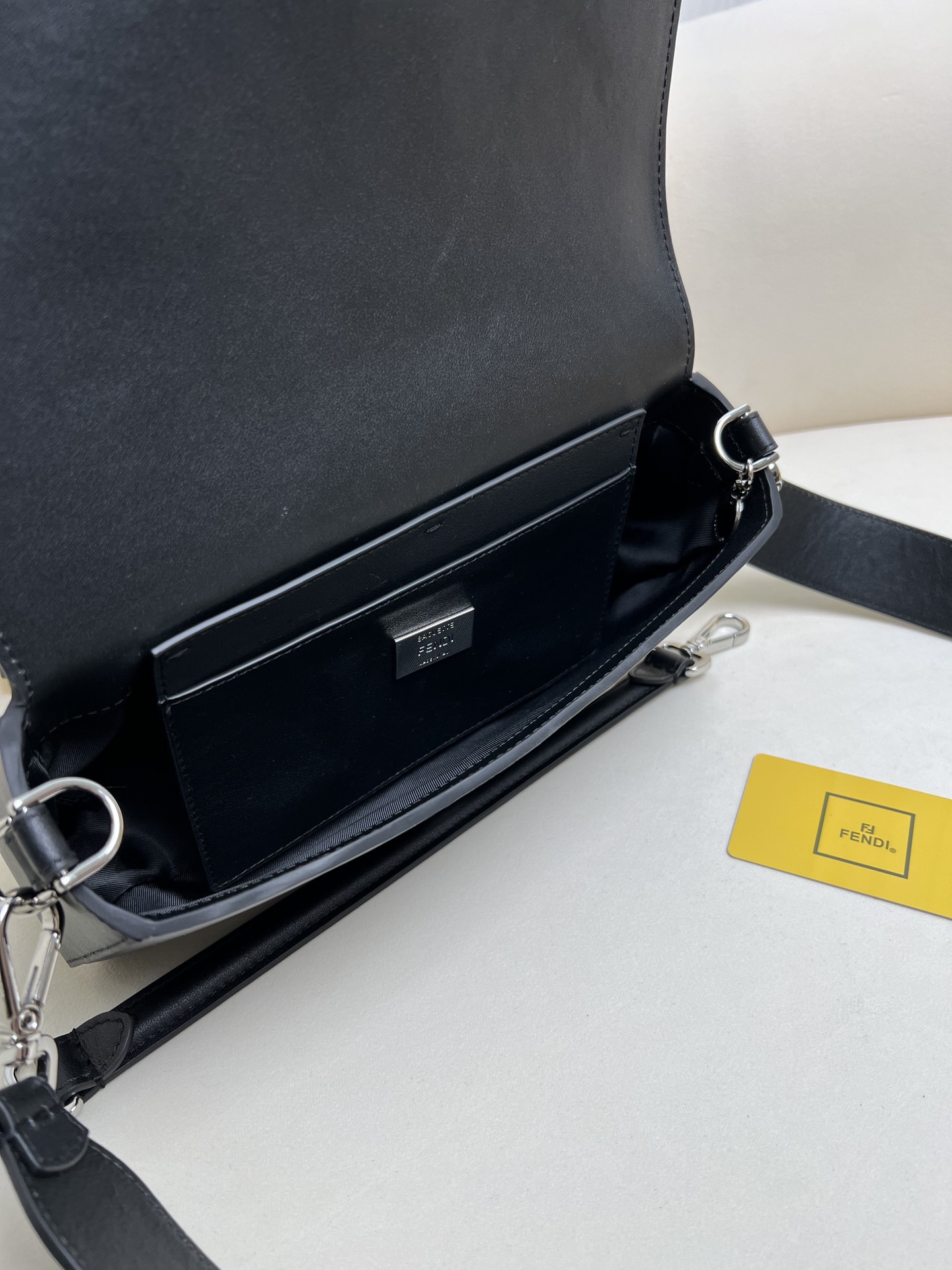 handbags FENDI 5012 size:26*5*15cm - vstockx
