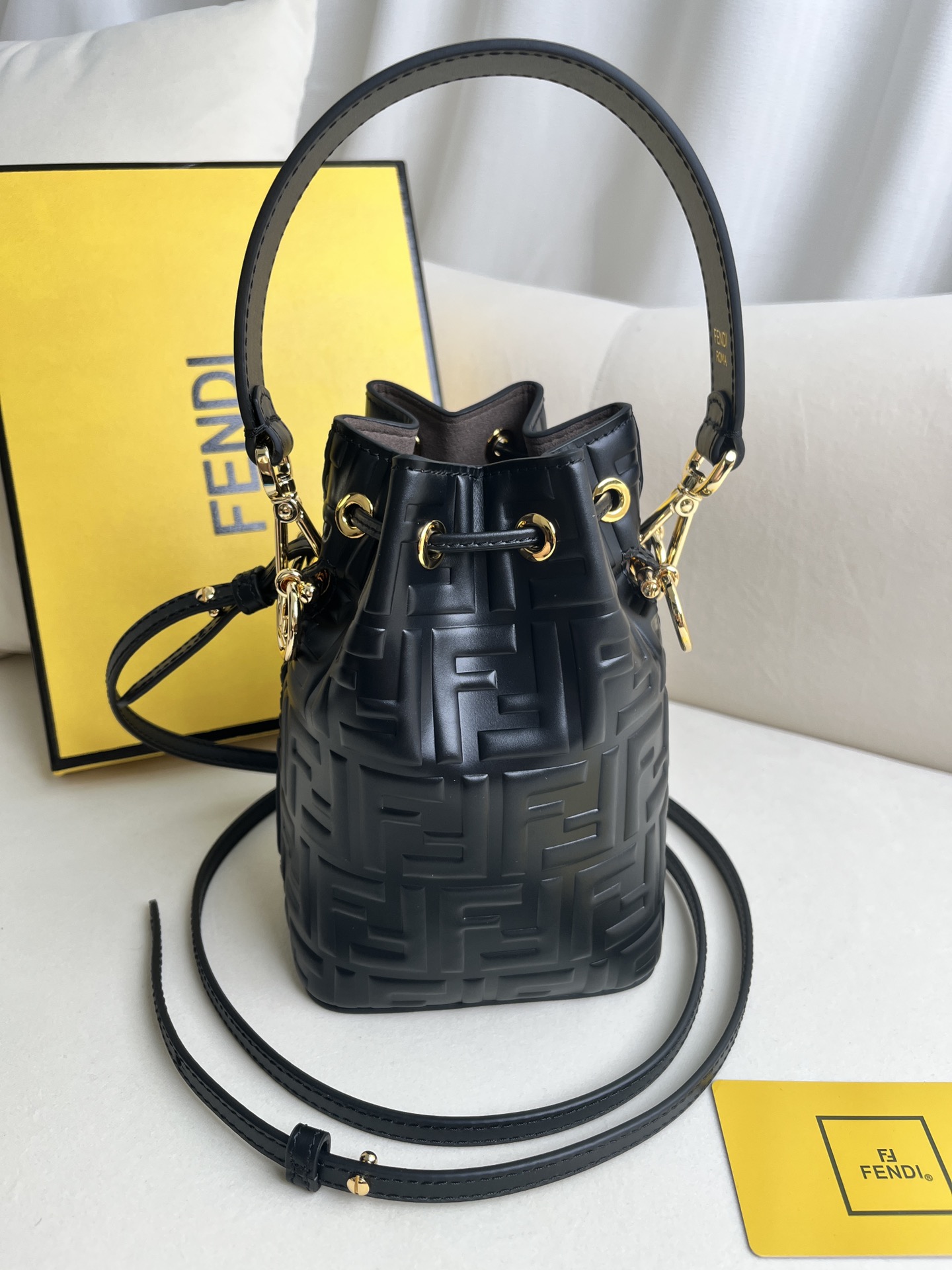handbags FENDI 226 size:12*18*10cm - vstockx