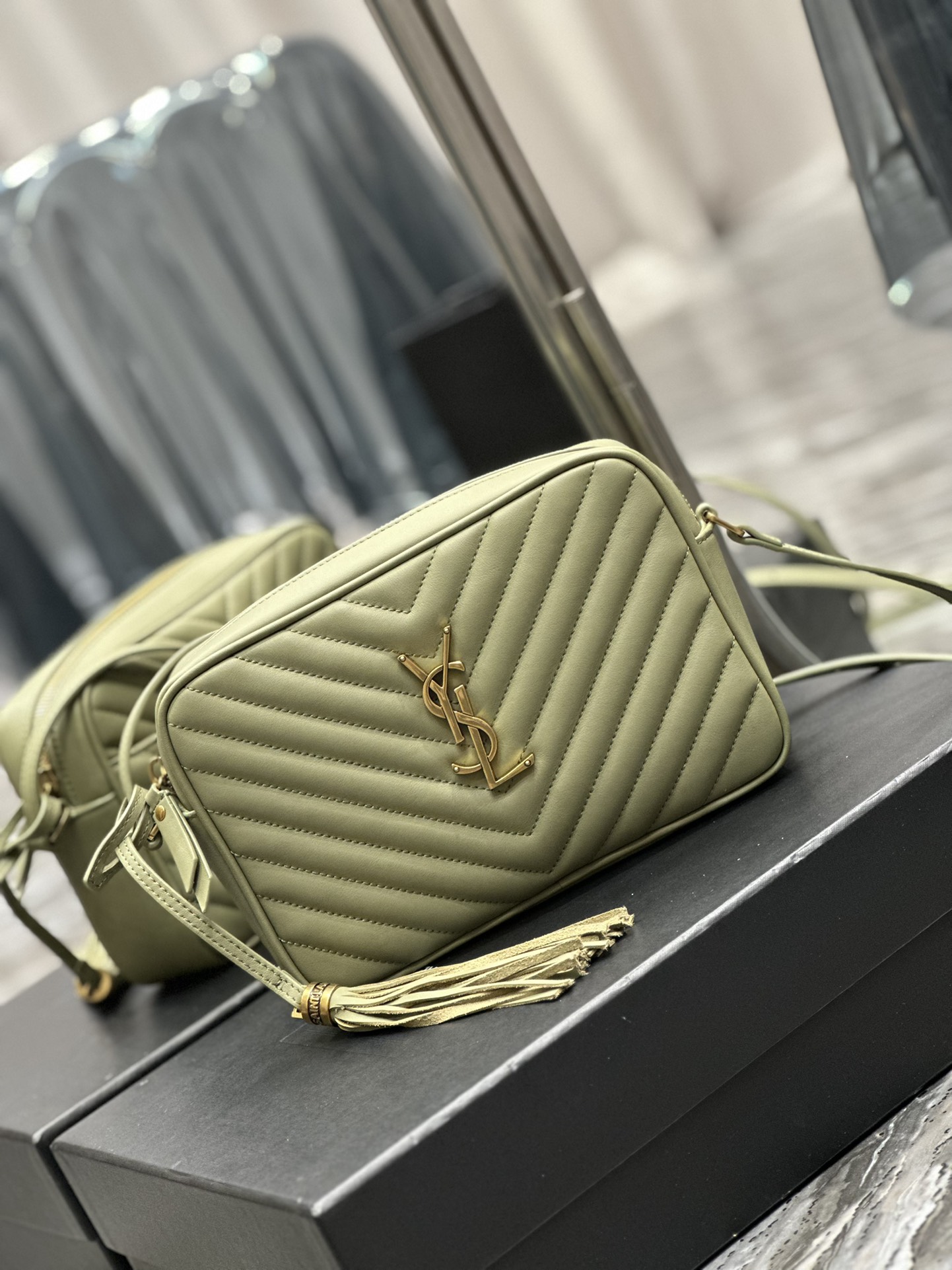 Handbags SAINT LAURENT 520534 size 23x16x6 cm - vstockx