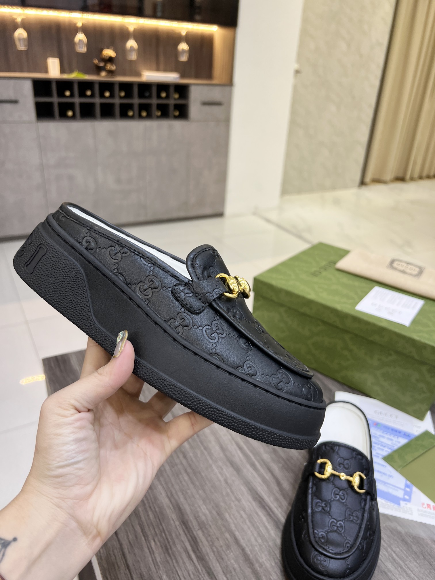 Gucci Women's WOMEN 6 - vstockx