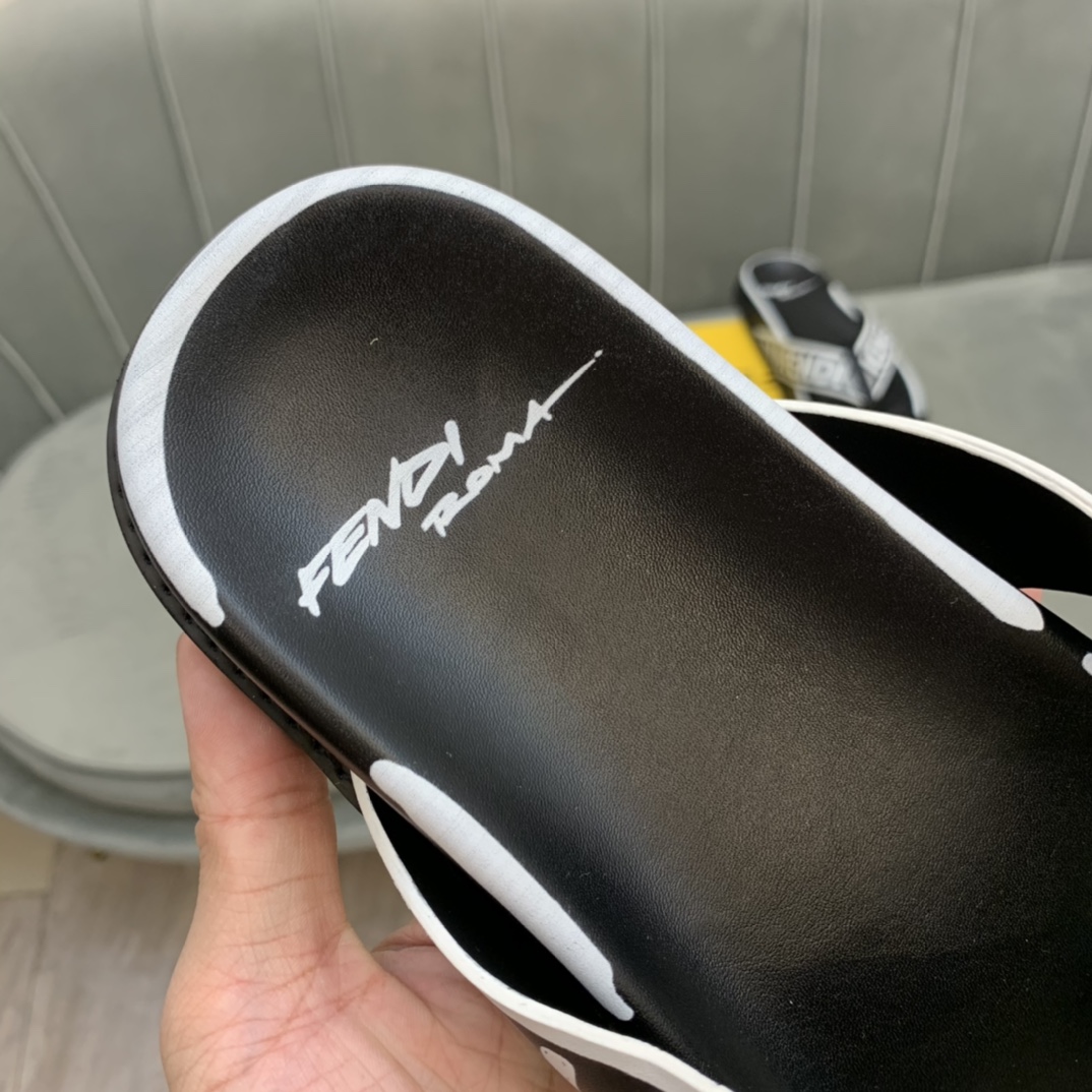 Fendi Slides 5 - vstockx