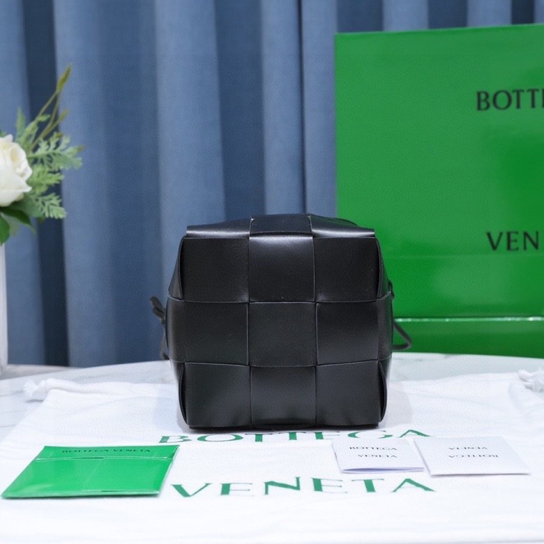 Handbags Bottega Veneta 6612 size:19 cm - vstockx