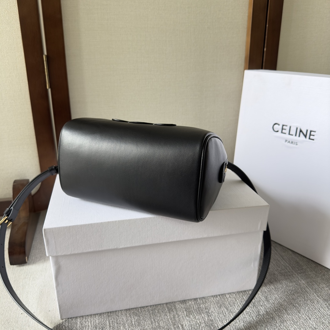 Handbags CELIN 197582 size: 19.5  14  7.5 cm - vstockx