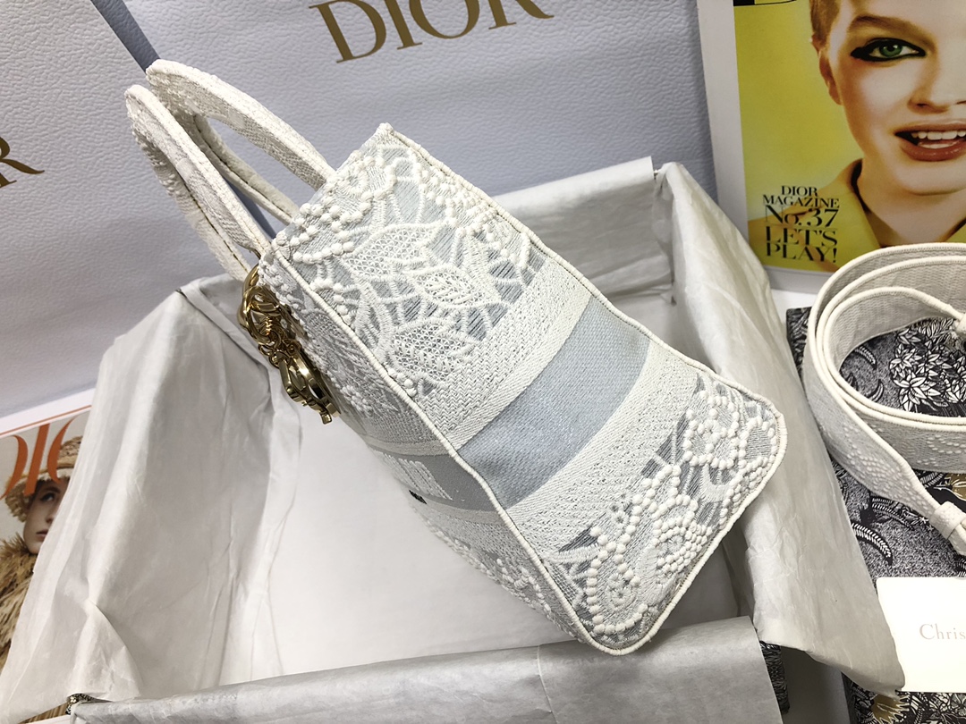 Handbag Dior M0565 size 24 x 20 x 11 cm - vstockx