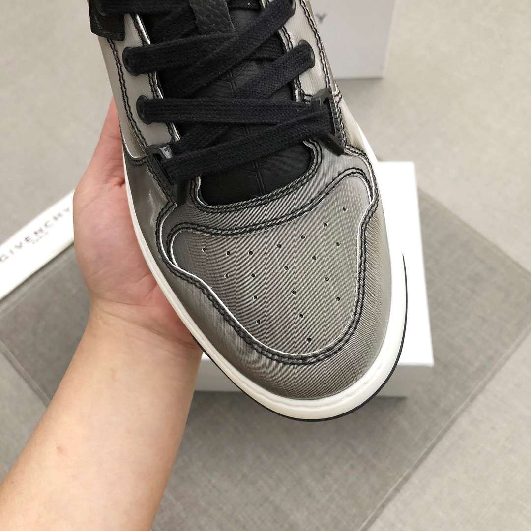 Givenchy Wing Sneakers 4 - vstockx