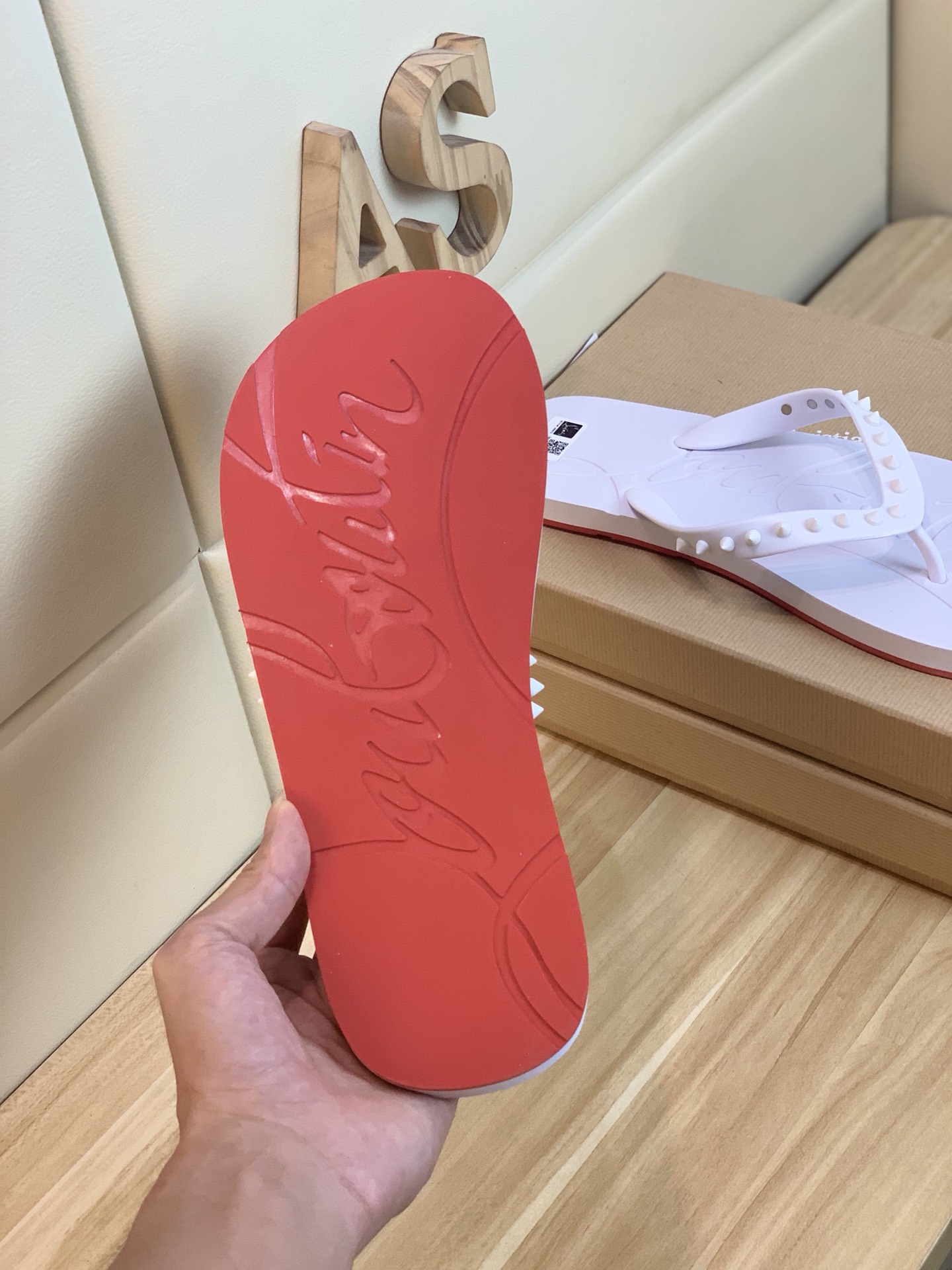 Christian Louboutin Loubi Flip Flat 3 - vstockx