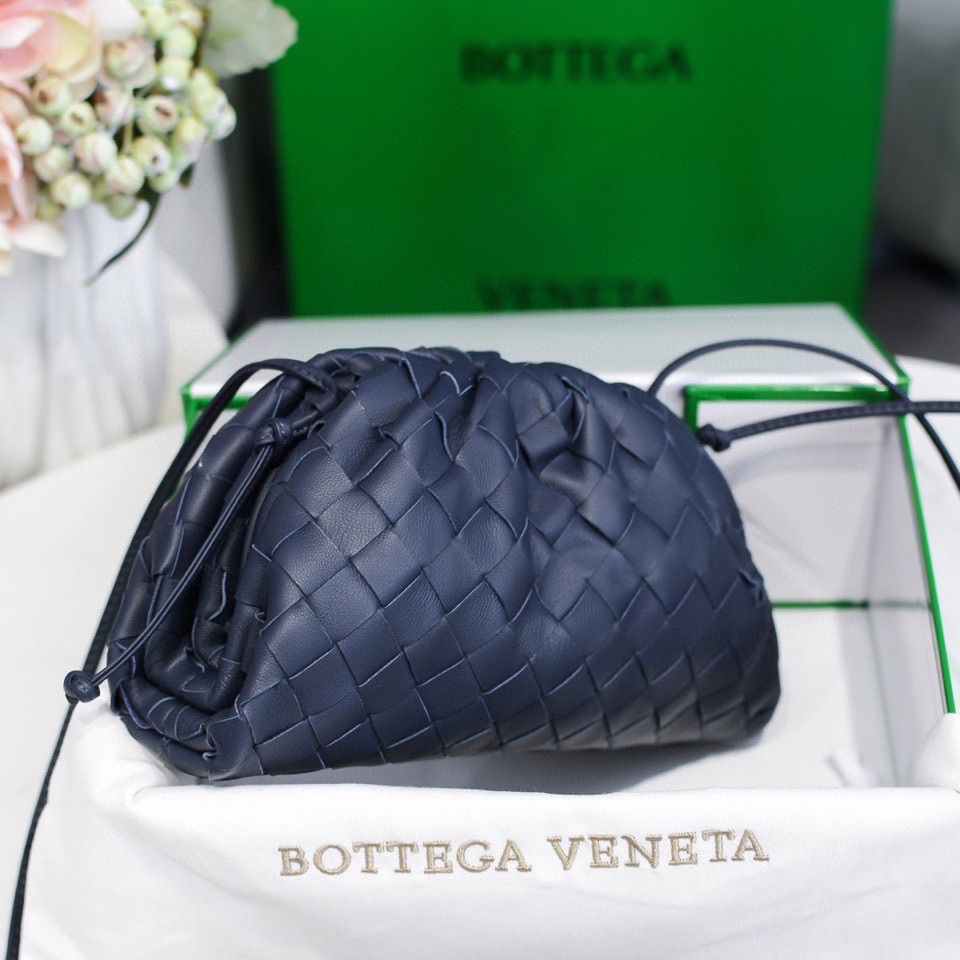 handbags Bottega Veneta The pouch size:23*13*8 - vstockx