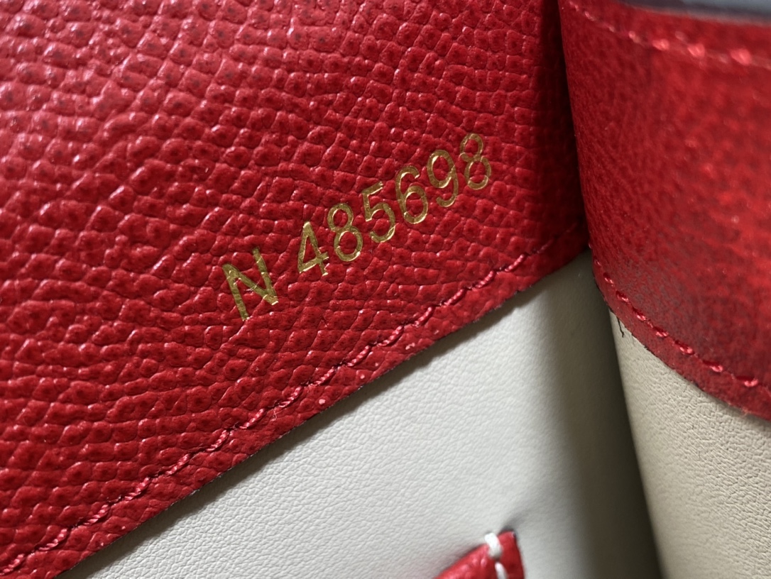 Handbag VALEXTRA size *'* - vstockx