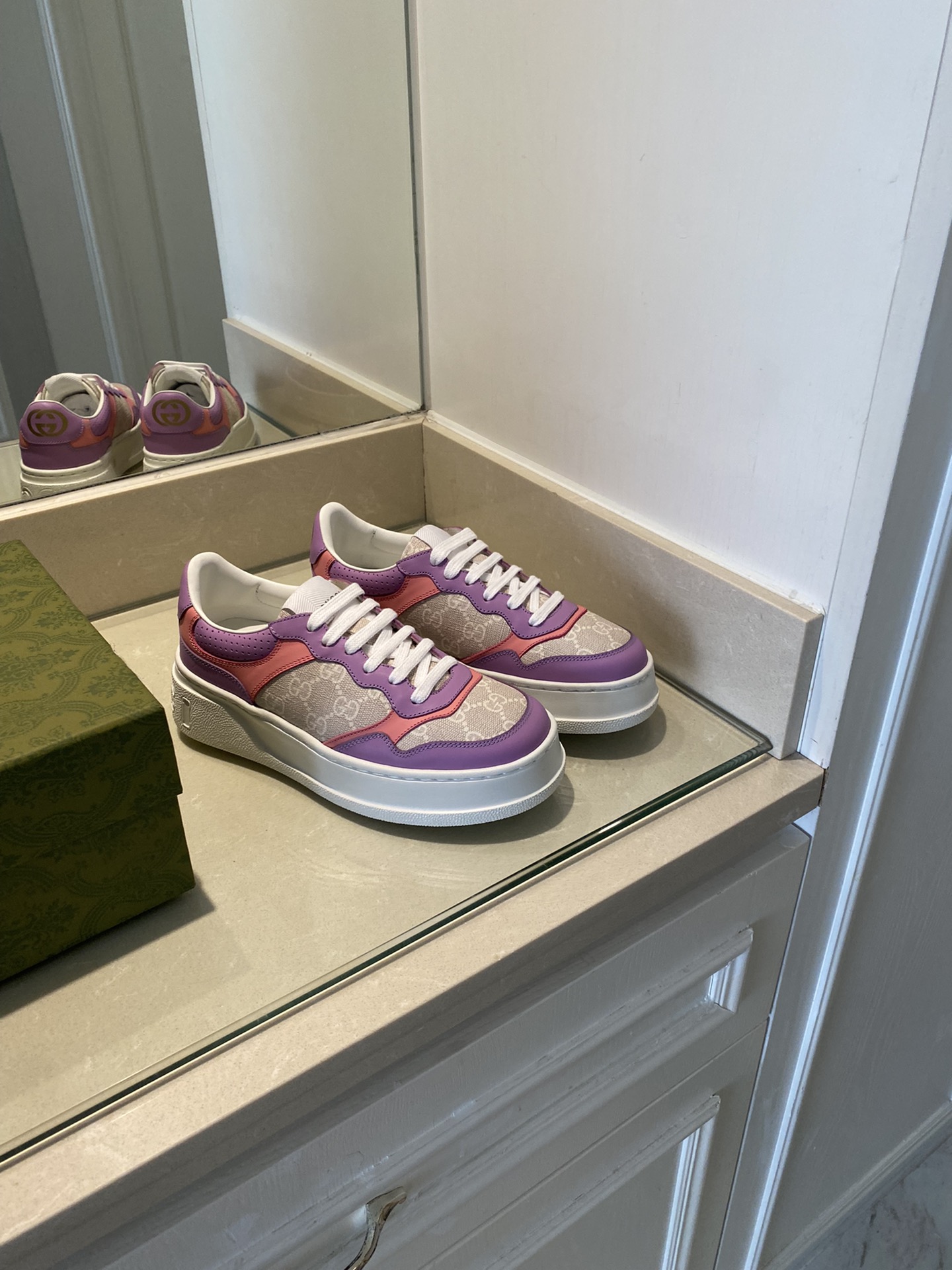 Gucci Women's GG sneaker 2 - vstockx