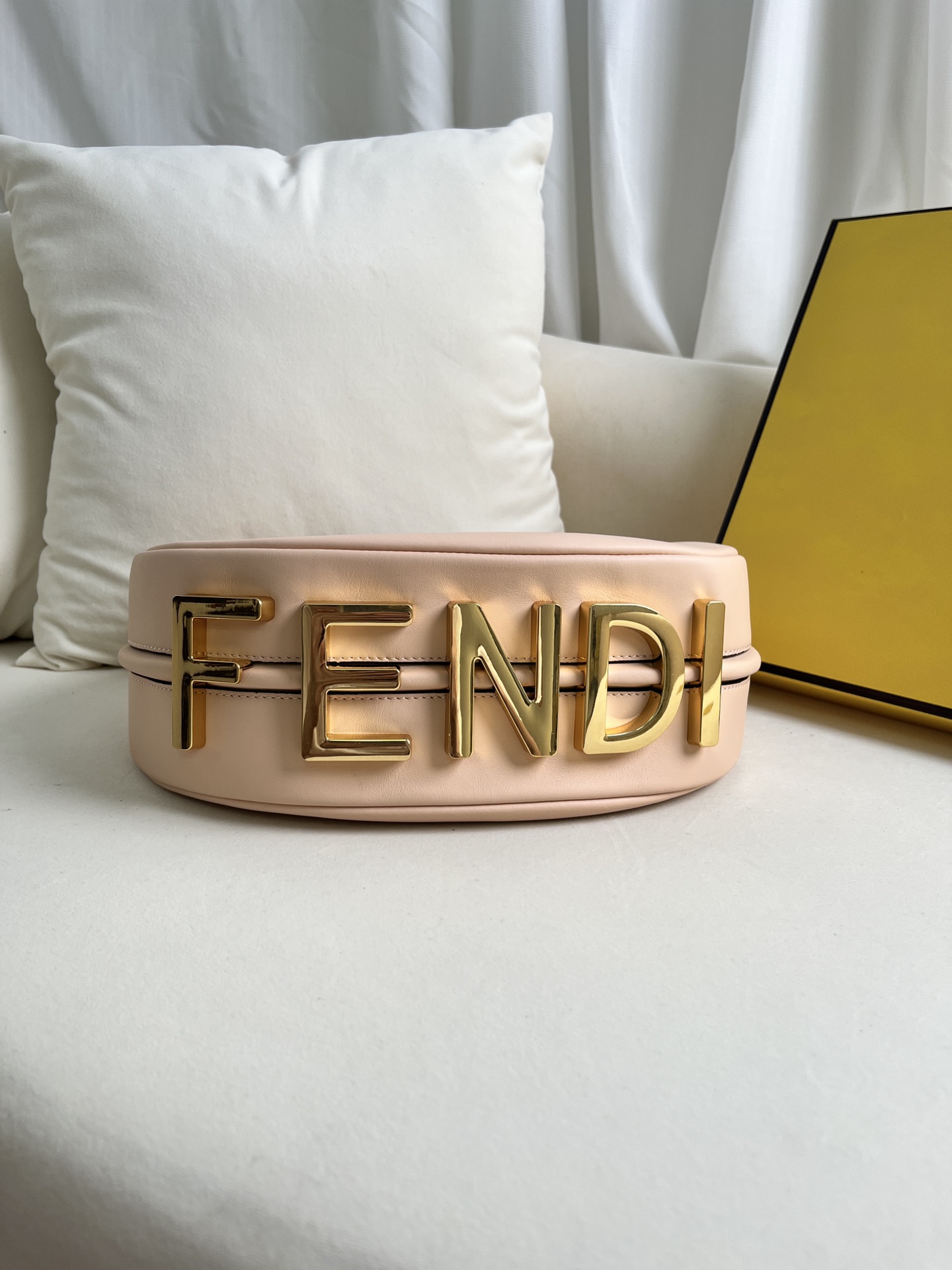 handbags FENDI 205 size:29*24.5*10cm - vstockx