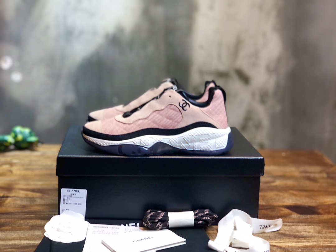 Chanel Fabric & Suede Calfskin Low Top Sneaker 20 - vstockx