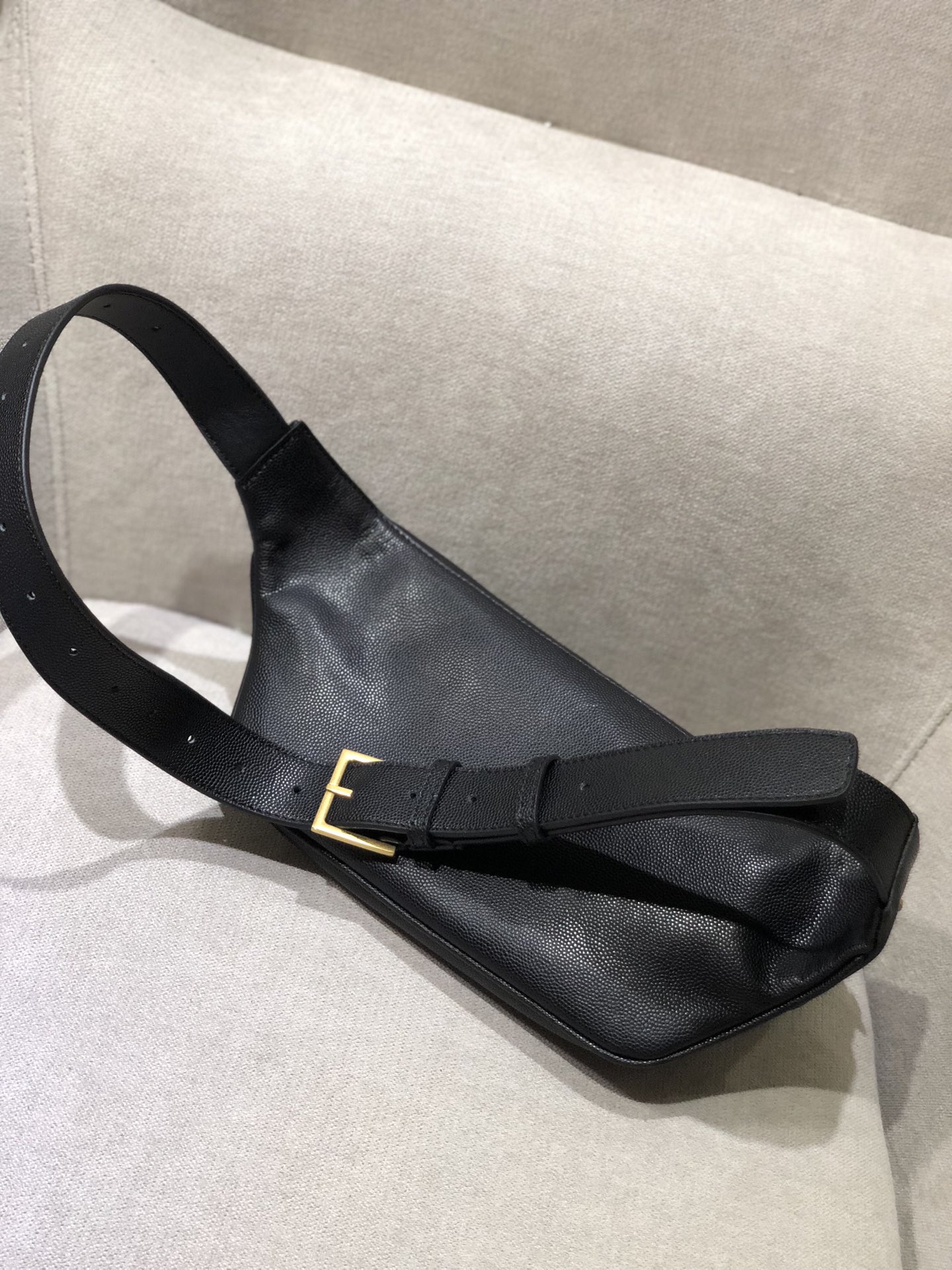 Handbags SAINT LAURENT 569737 size 25  14  3.5 cm - vstockx