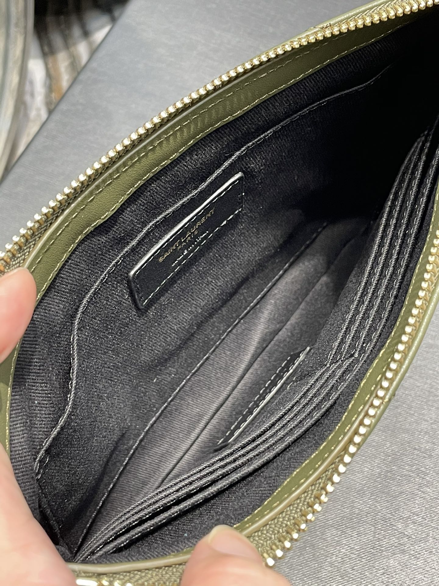 Handbags SAINT LAURENT 379039 size 24  17.5  1.5 cm - vstockx