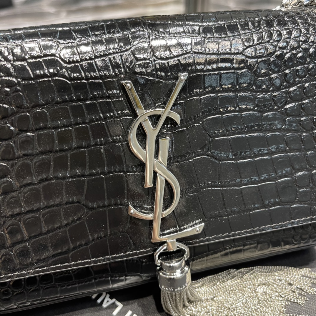 Handbags SAINT LAURENT 469390 size 20x13.5x5.5 cm - vstockx