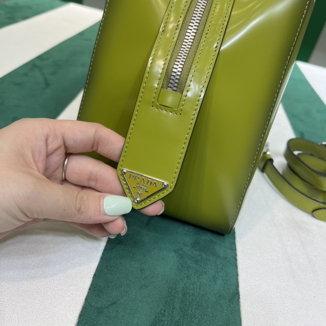 Handbags Prada 1BA366 size:25.5*18*13 cm - vstockx