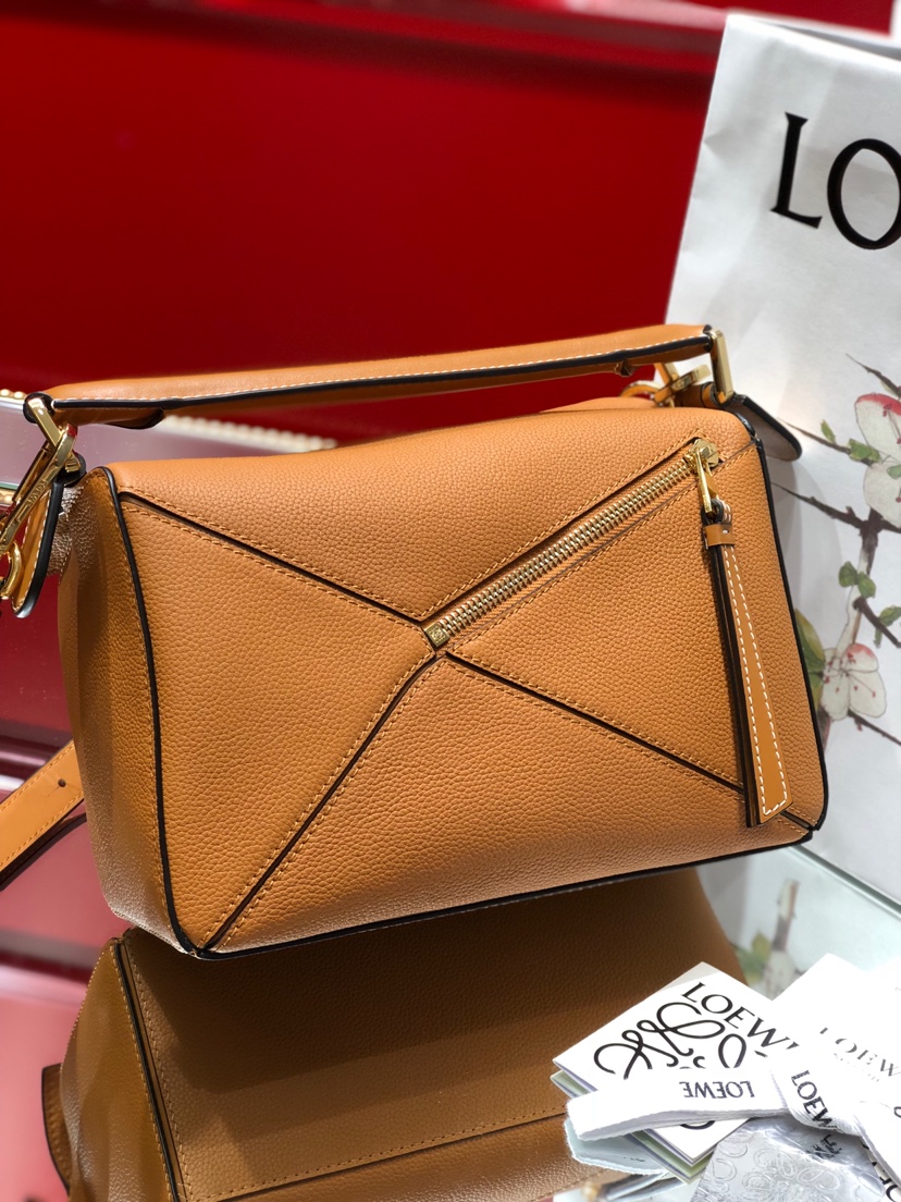 Handbags LOEWE ZP size:2414-11 cm - vstockx