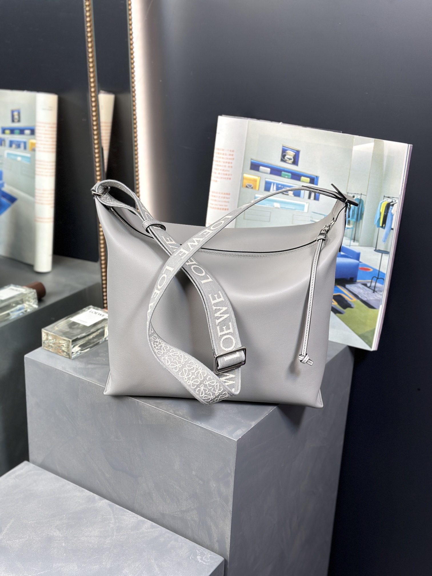 Handbags LOEWE  size:43-13.5-29 cm - vstockx