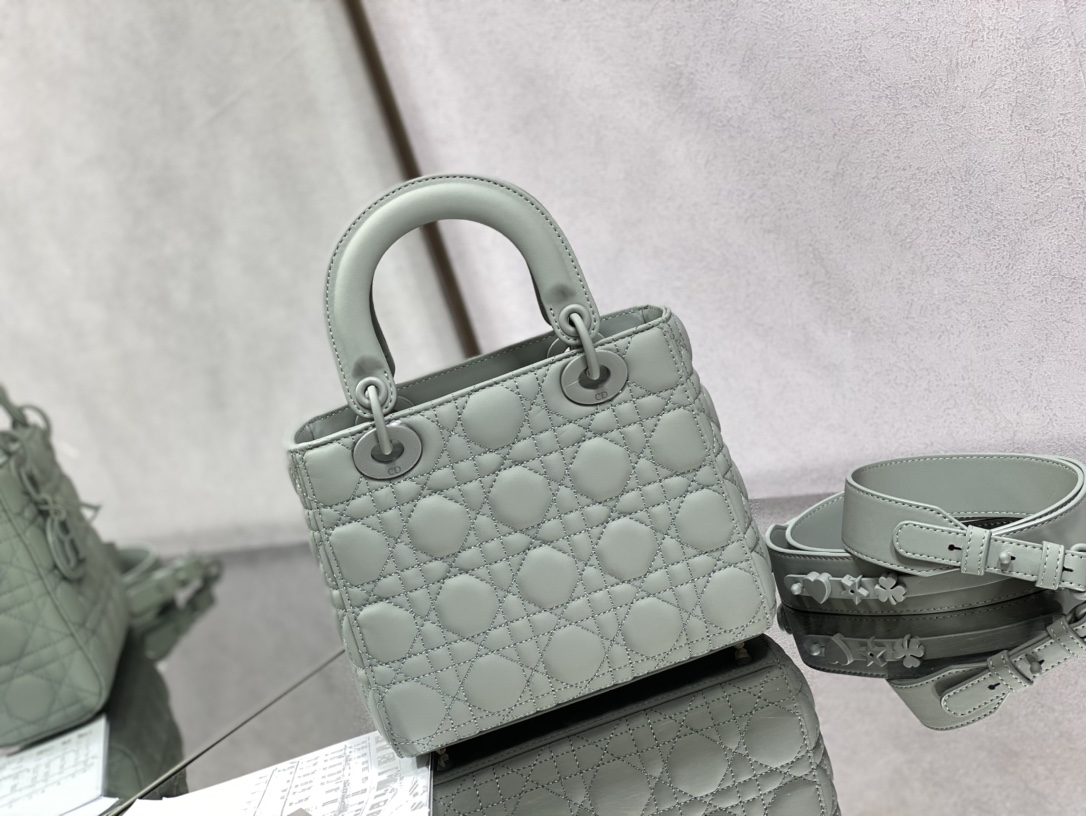 Handbag Dior size 20 cm - vstockx